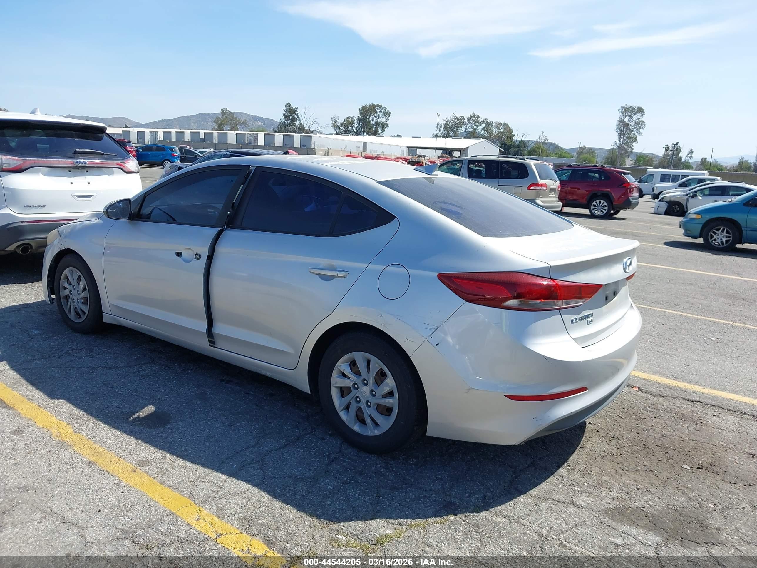 HYUNDAI ELANTRA image 3