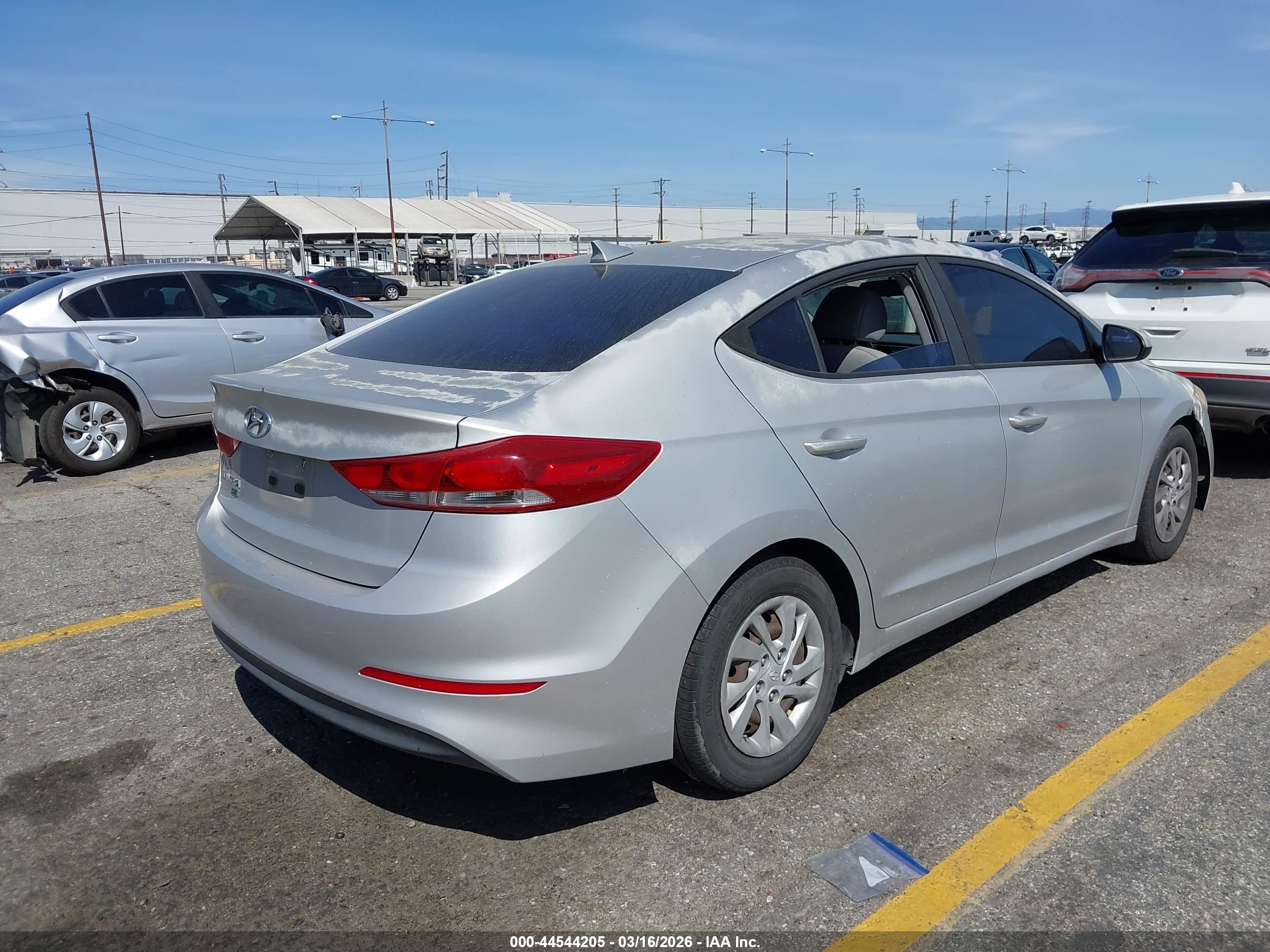 HYUNDAI ELANTRA image 4