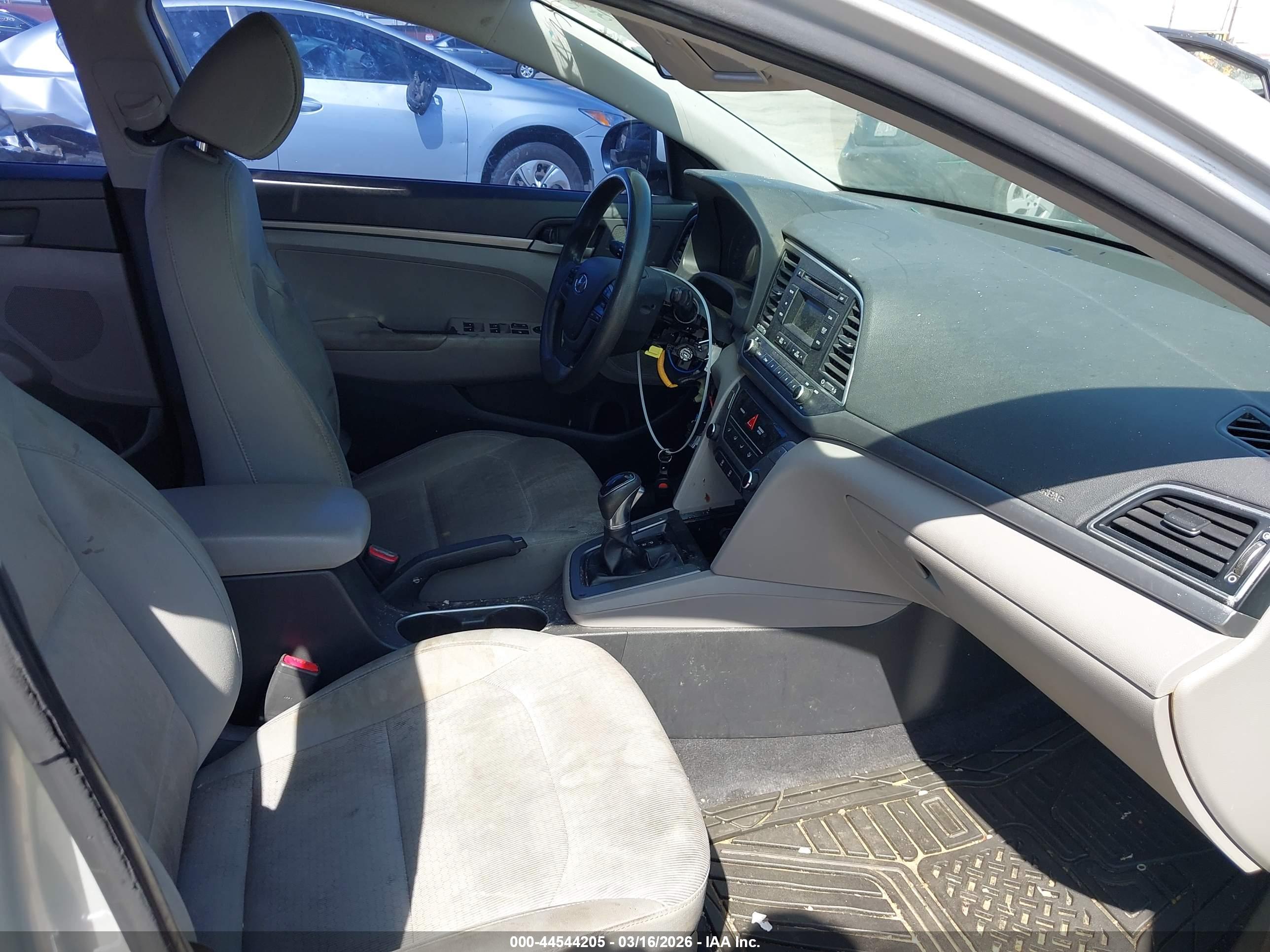 HYUNDAI ELANTRA image 5
