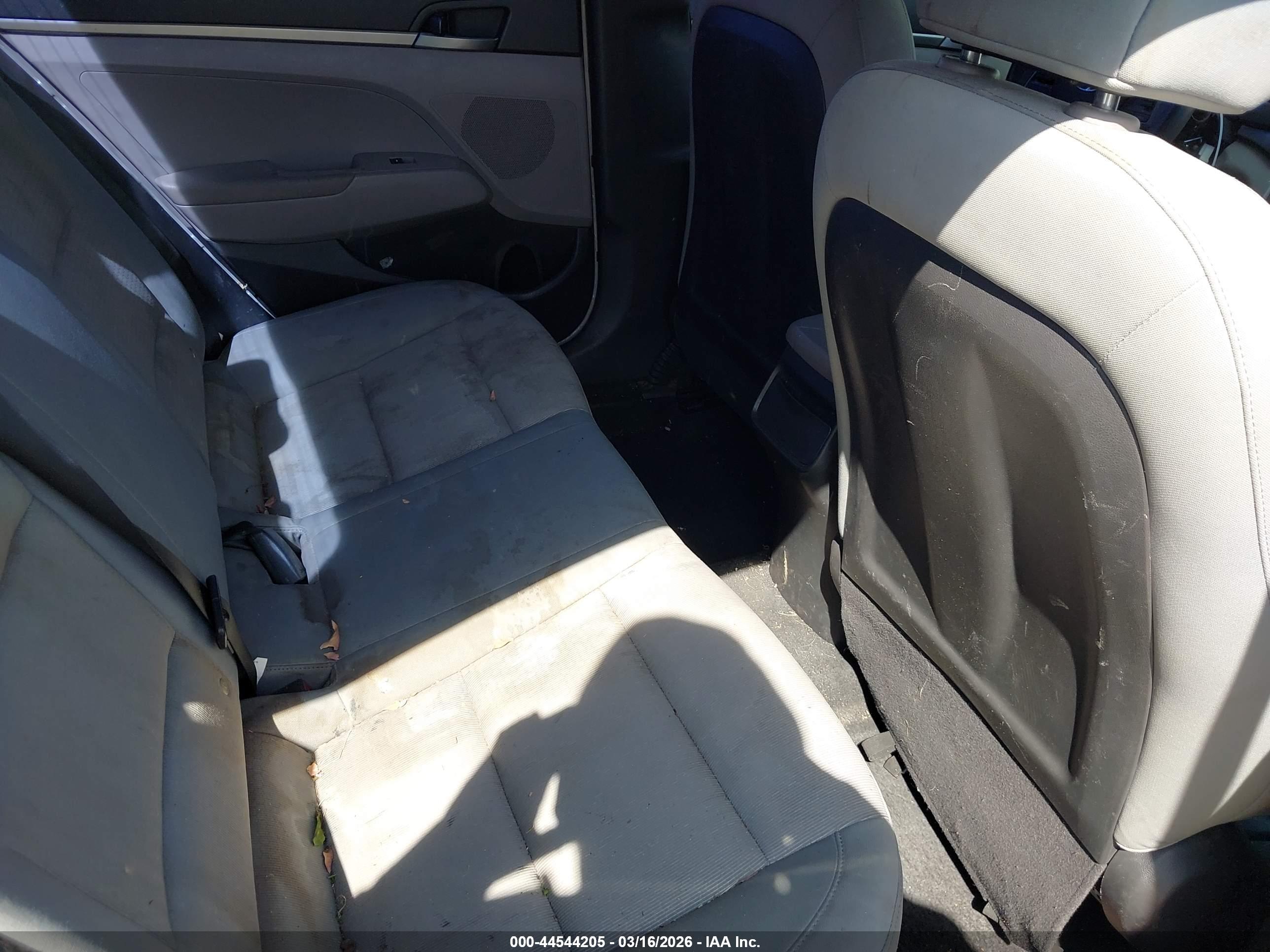 HYUNDAI ELANTRA image 8