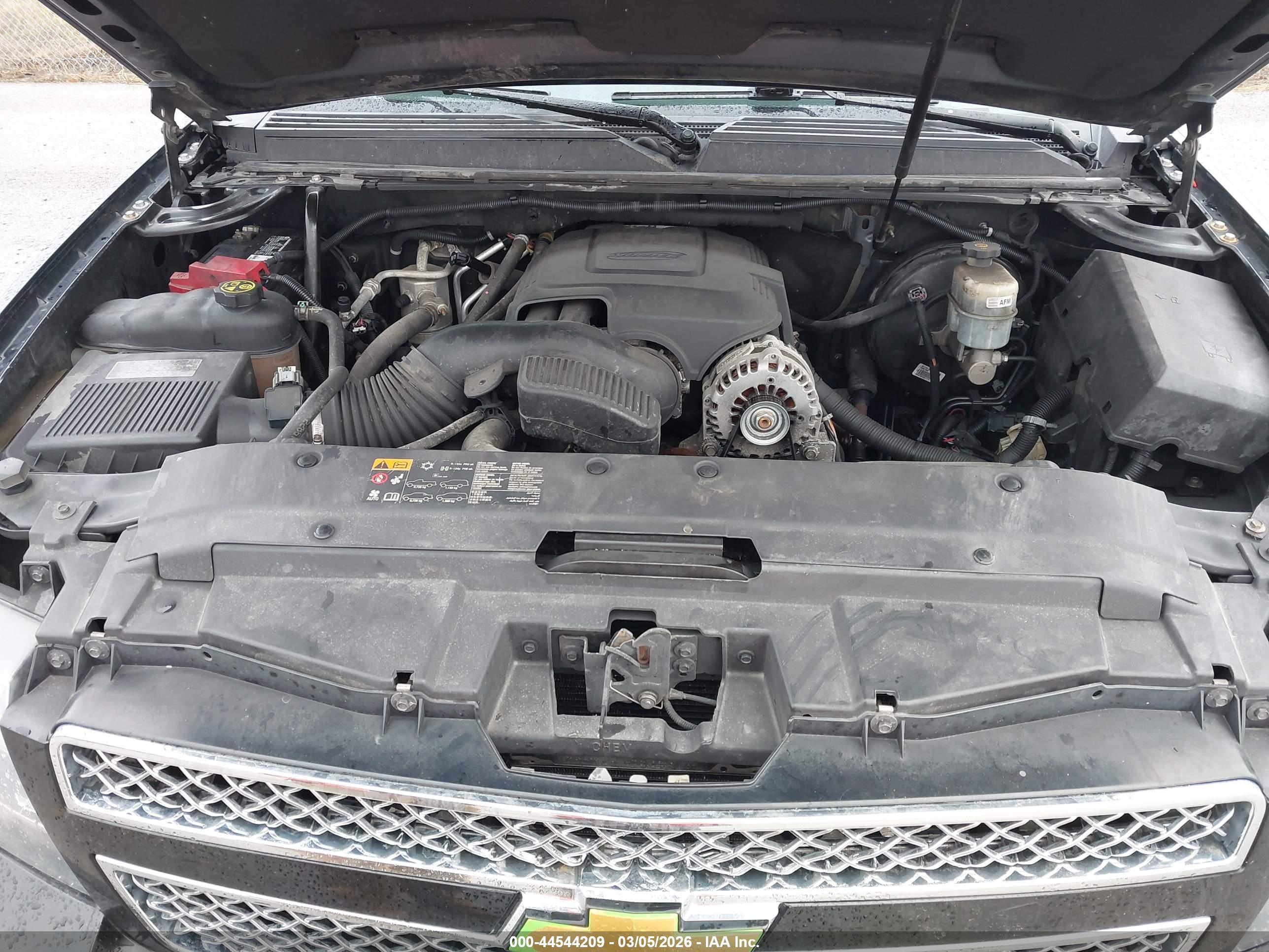CHEVROLET SUBURBAN image 10