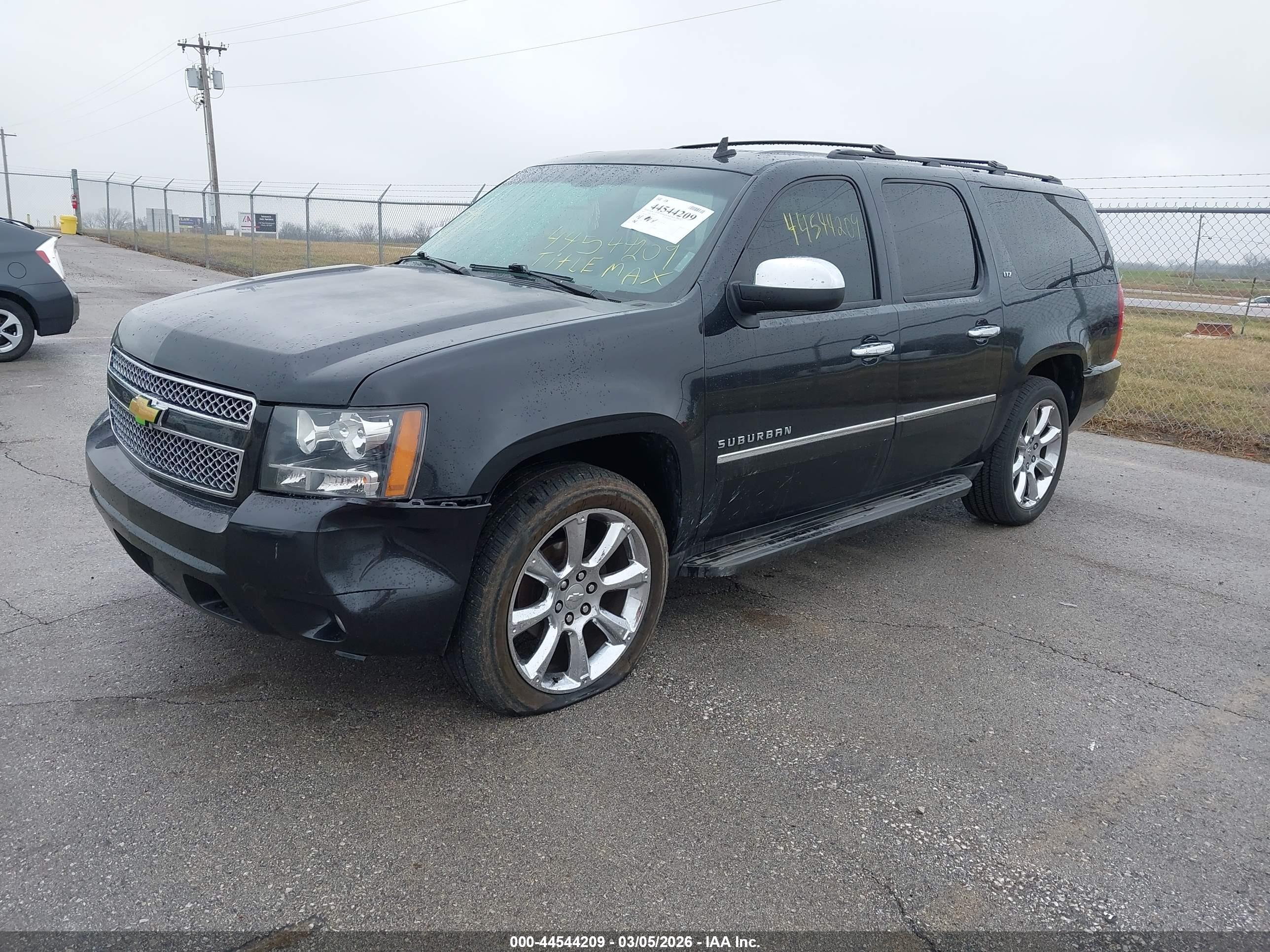 CHEVROLET SUBURBAN image 2