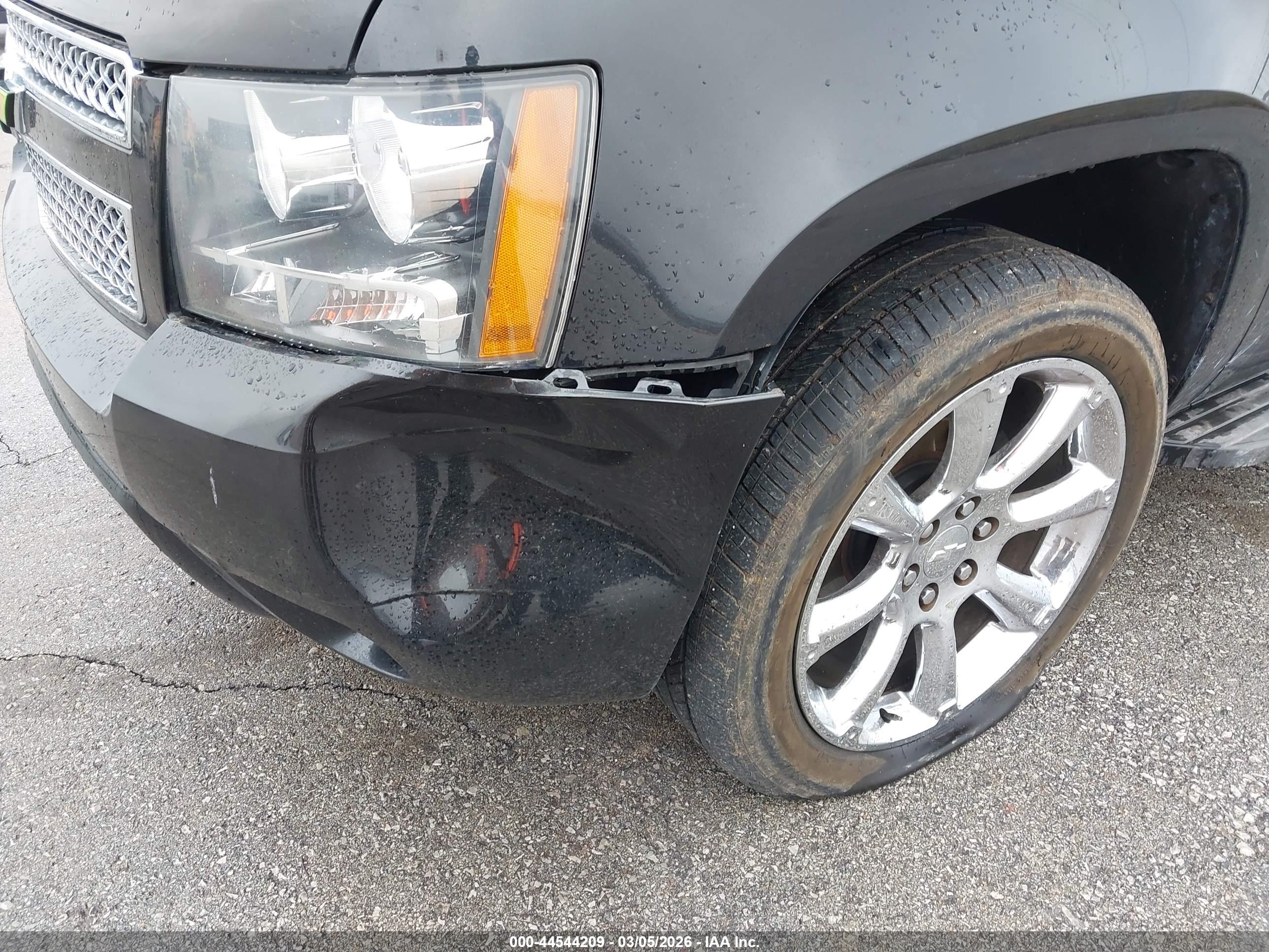 CHEVROLET SUBURBAN image 6