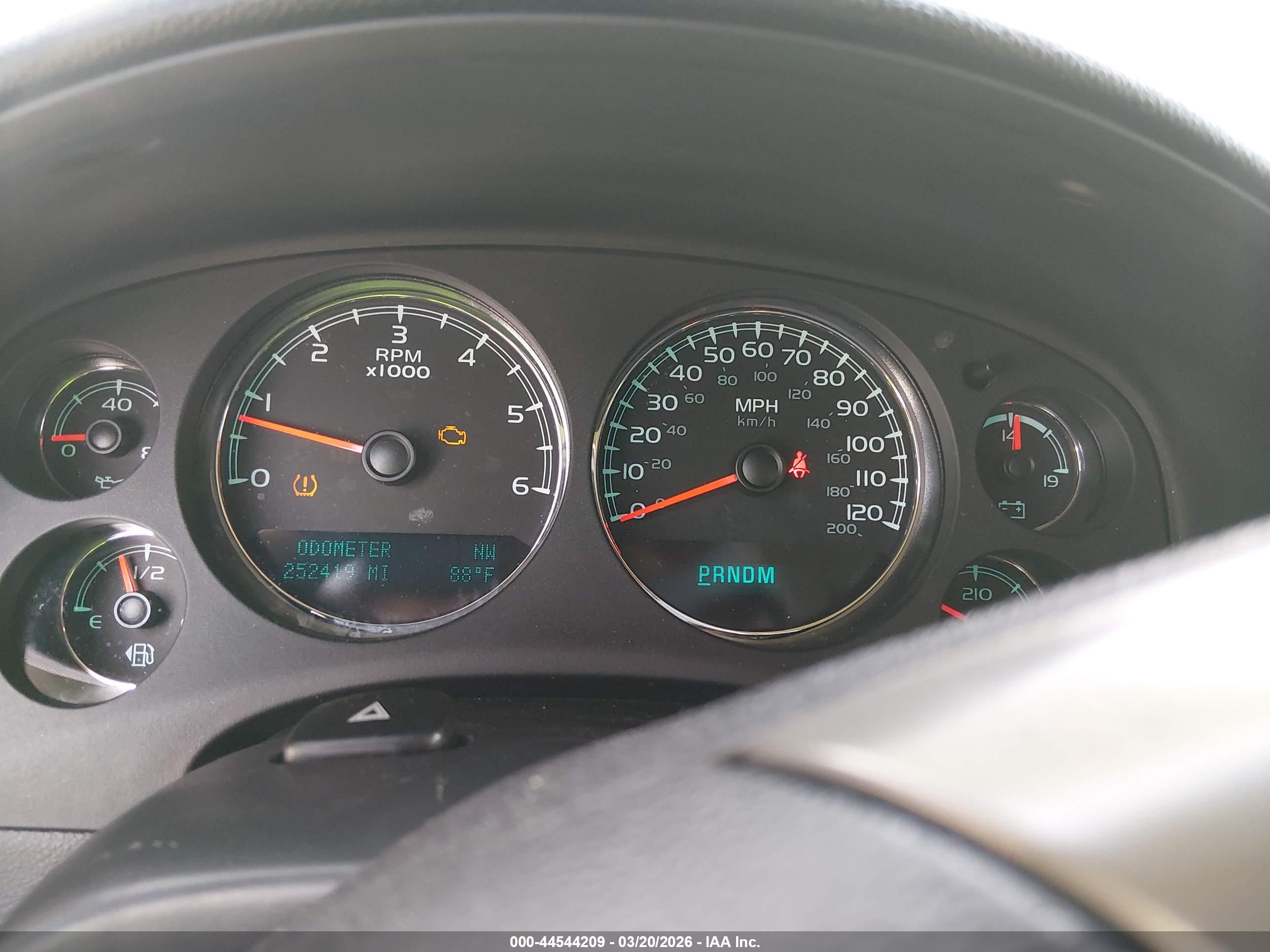 CHEVROLET SUBURBAN image 7