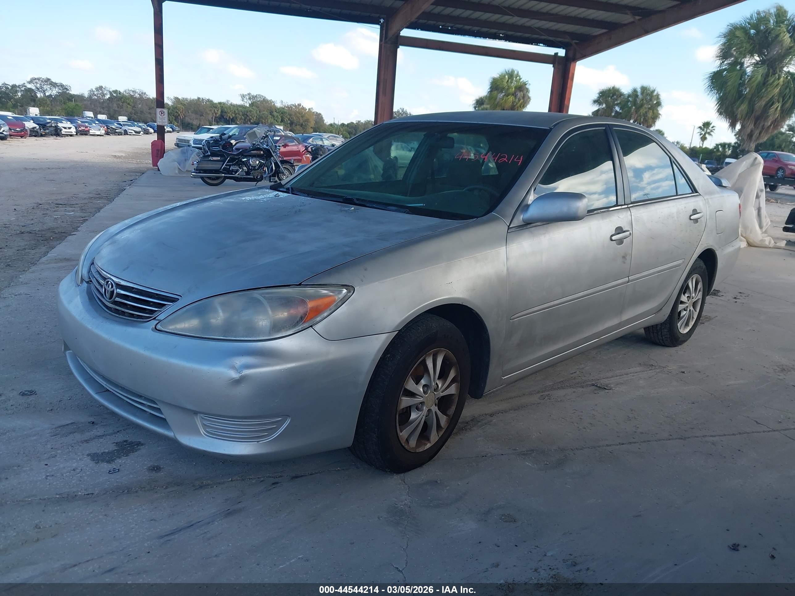 TOYOTA CAMRY image 2