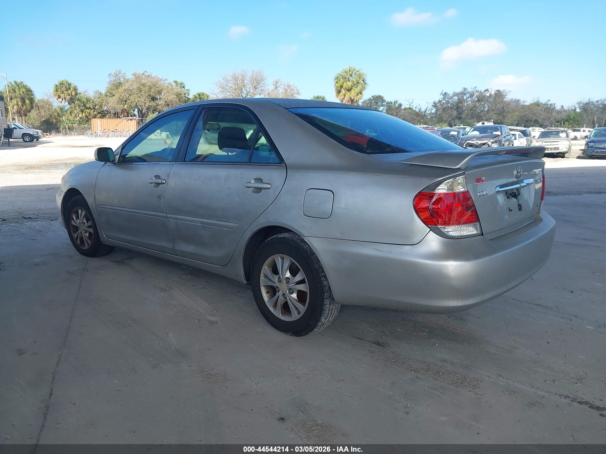 TOYOTA CAMRY image 3