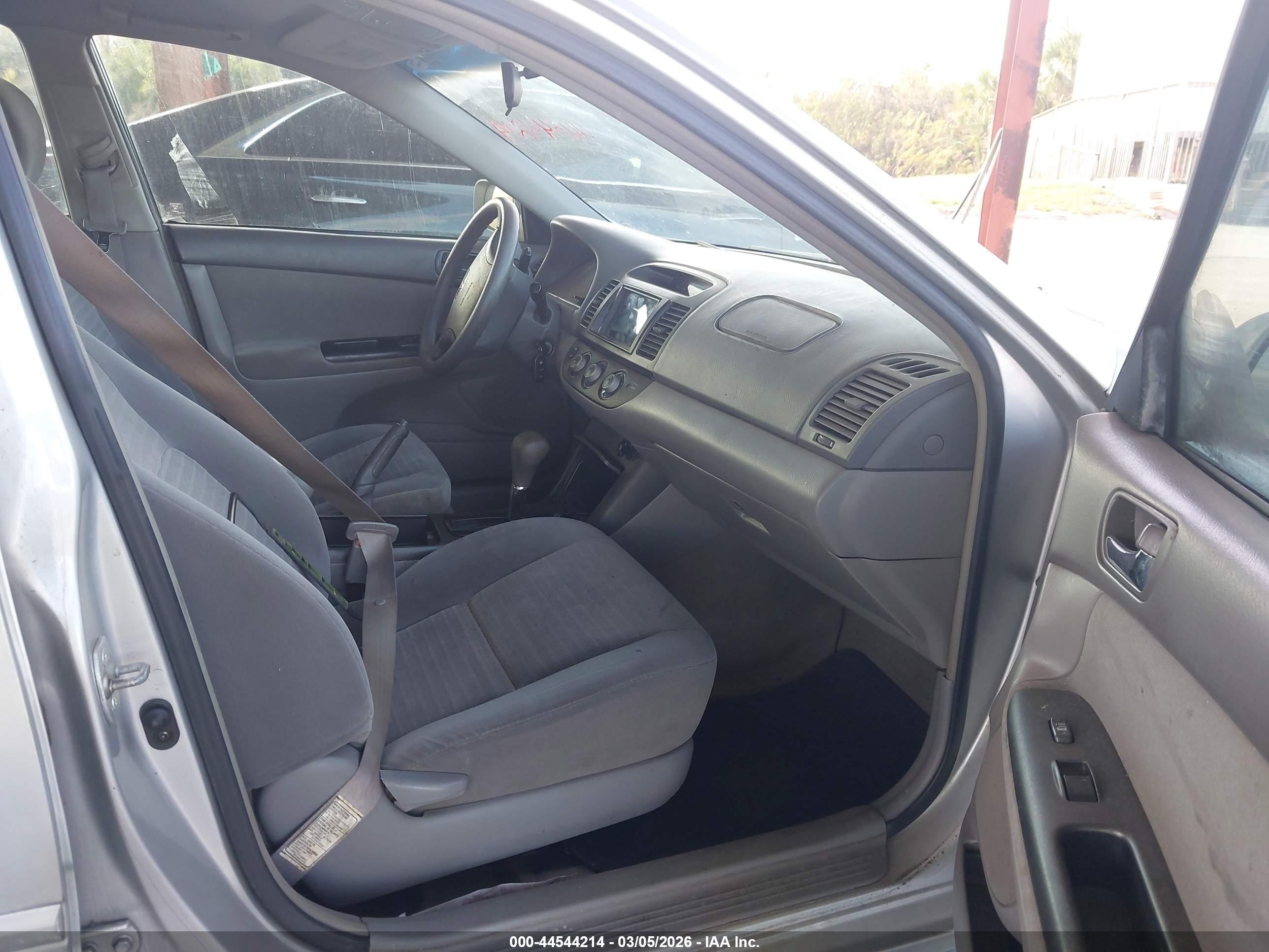 TOYOTA CAMRY image 5