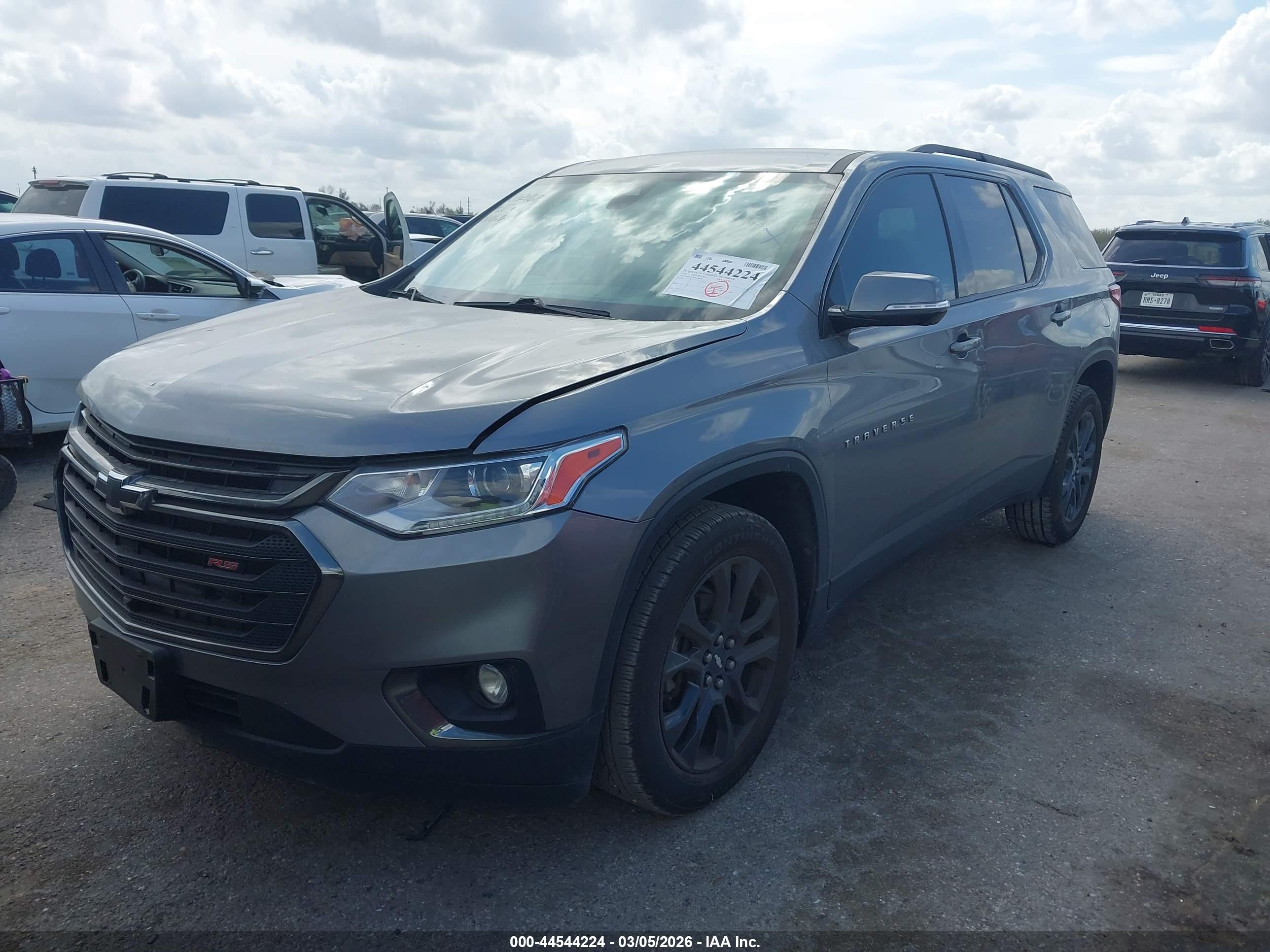 CHEVROLET TRAVERSE image 2