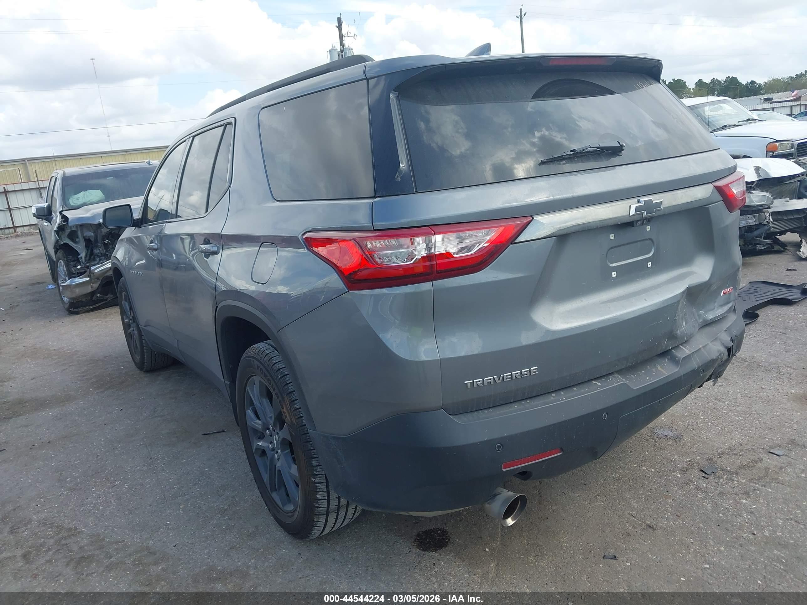 CHEVROLET TRAVERSE image 3