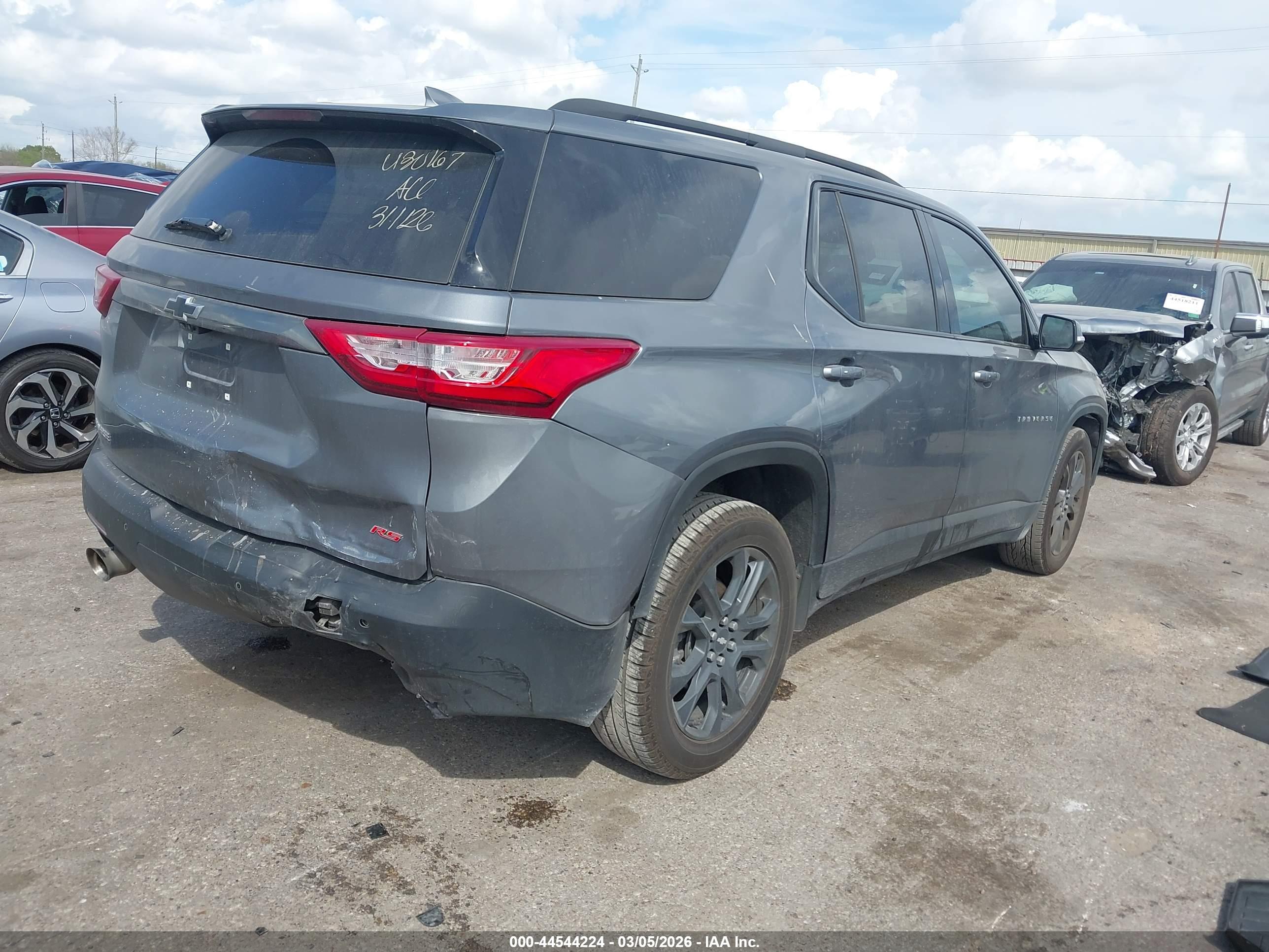 CHEVROLET TRAVERSE image 4