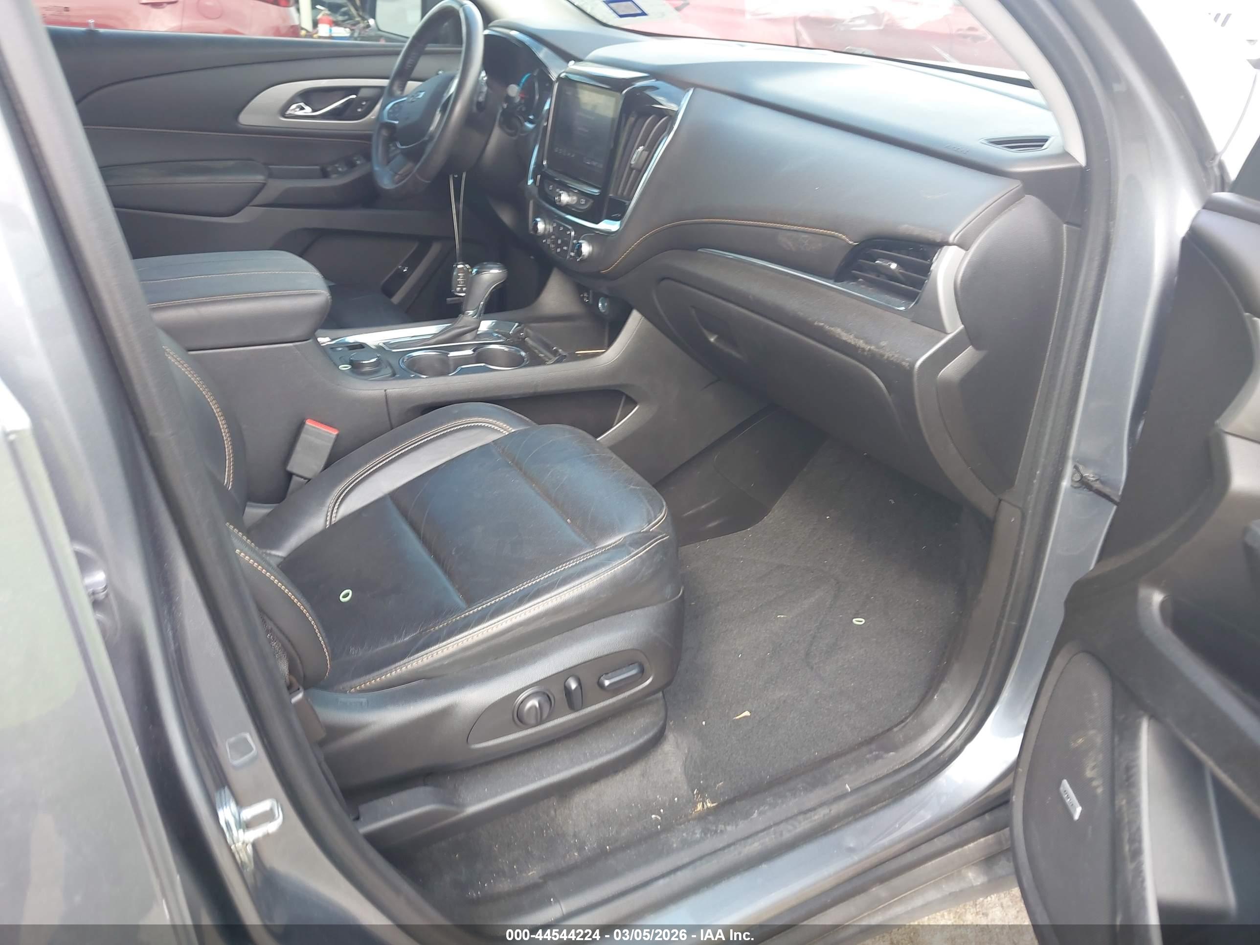 CHEVROLET TRAVERSE image 5