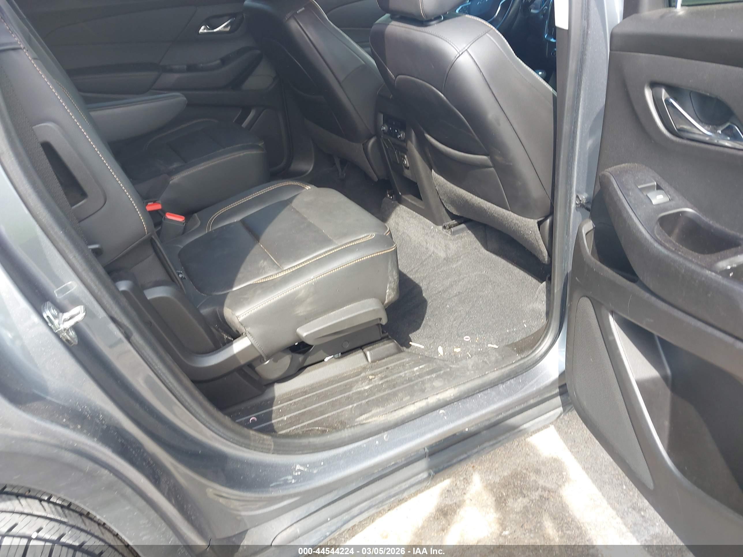 CHEVROLET TRAVERSE image 8