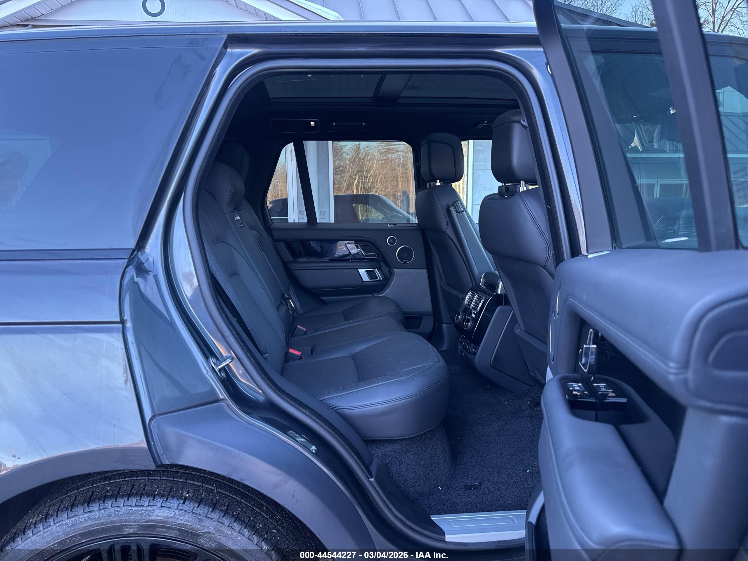 LAND ROVER image 8
