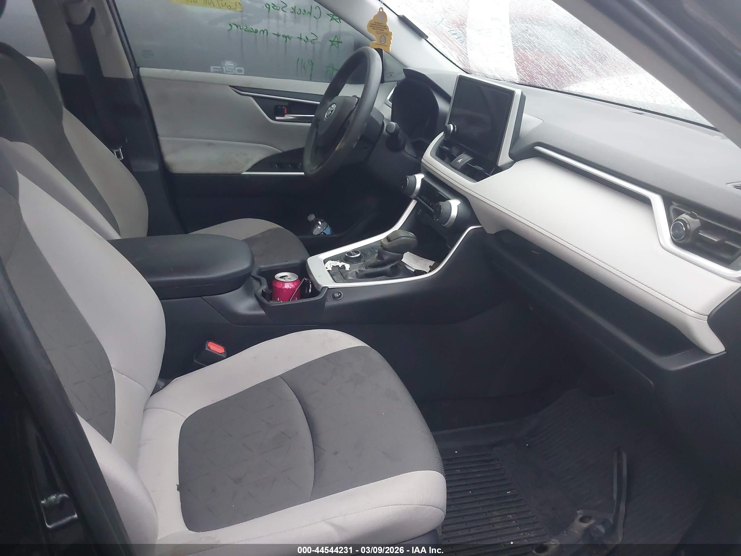 TOYOTA RAV4 image 5
