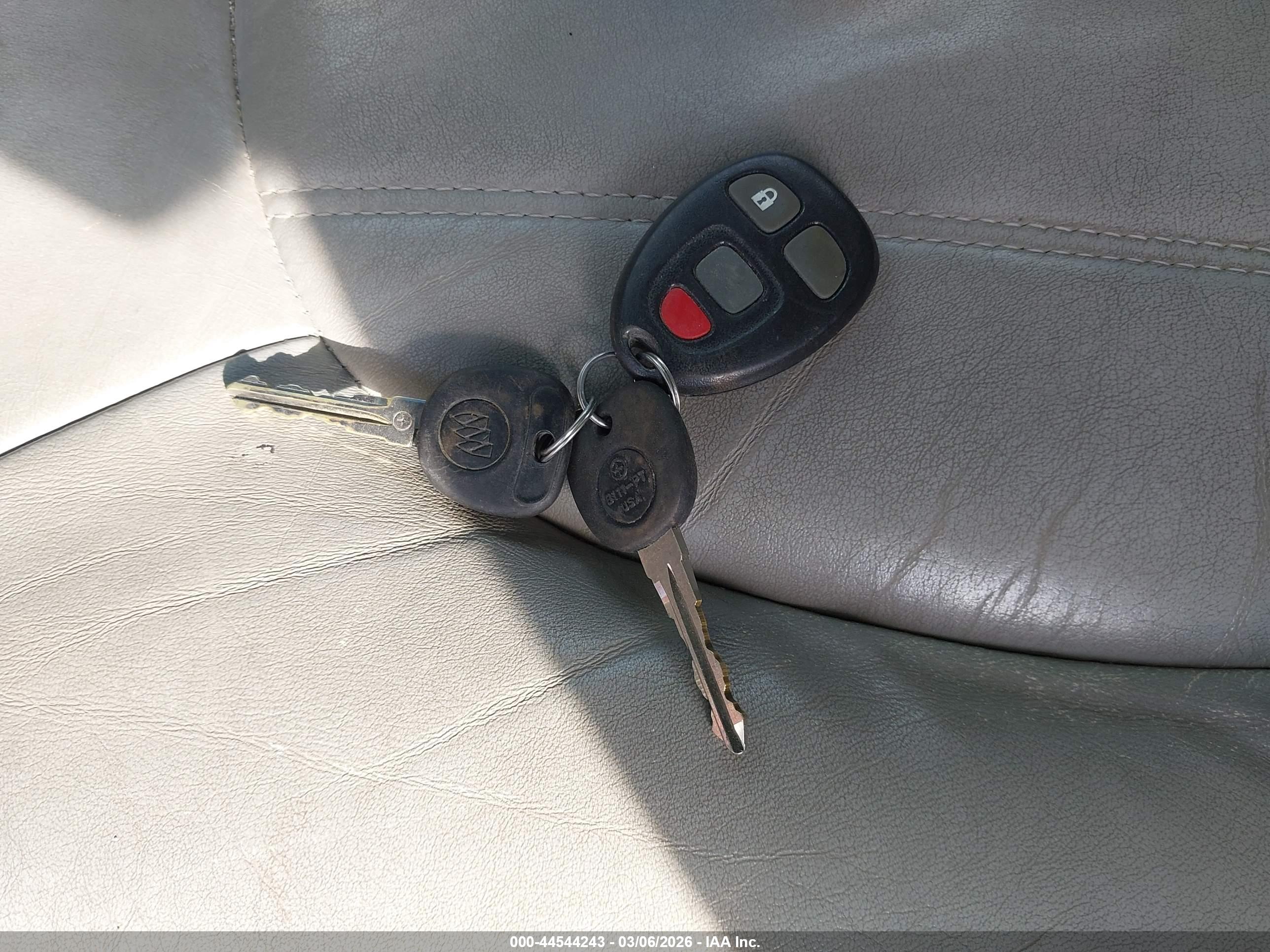 BUICK LUCERNE image 11