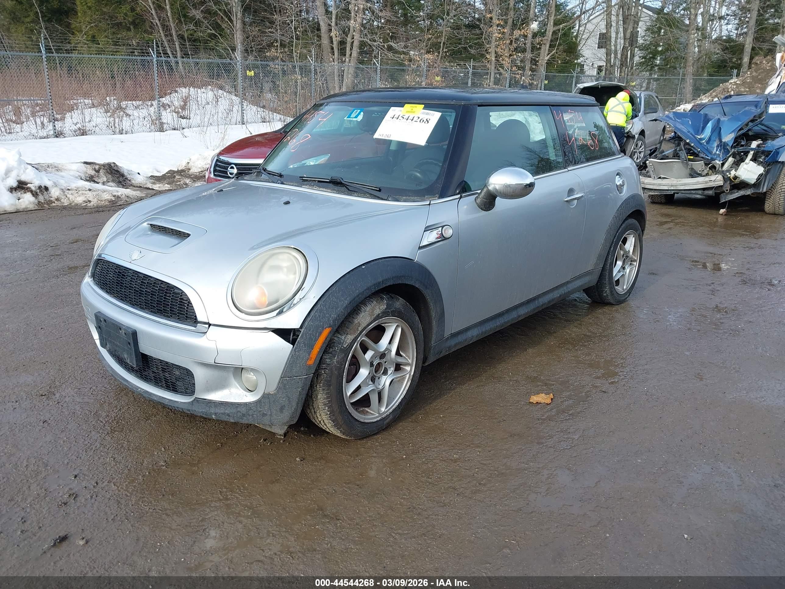 MINI COOPER image 2