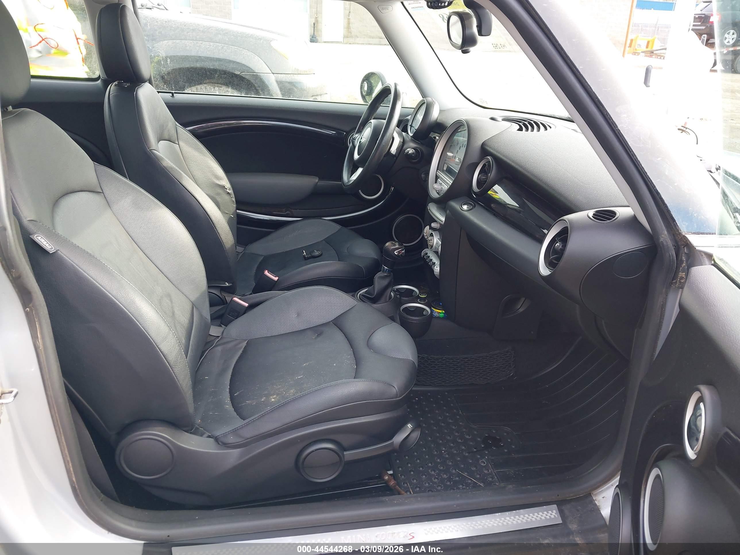 MINI COOPER image 5