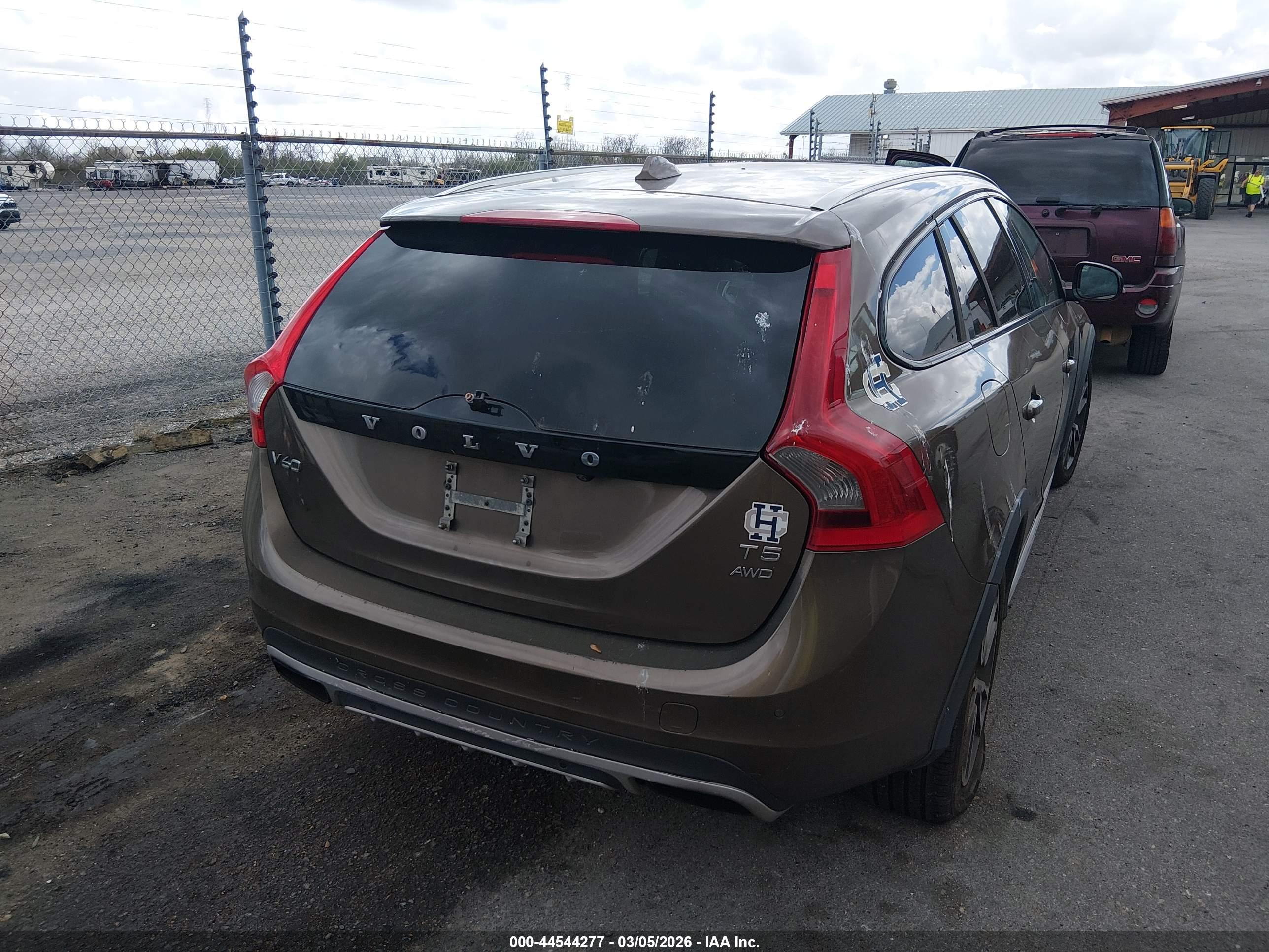 VOLVO V60 image 4