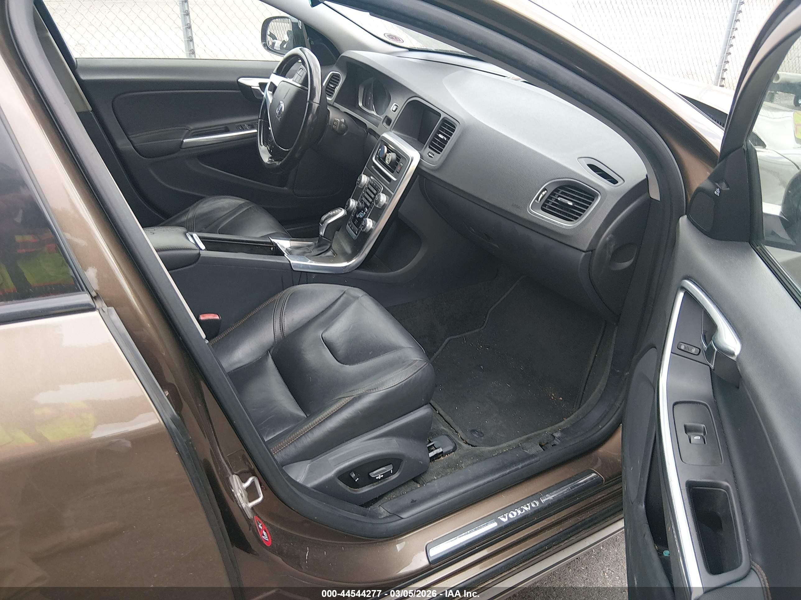 VOLVO V60 image 5