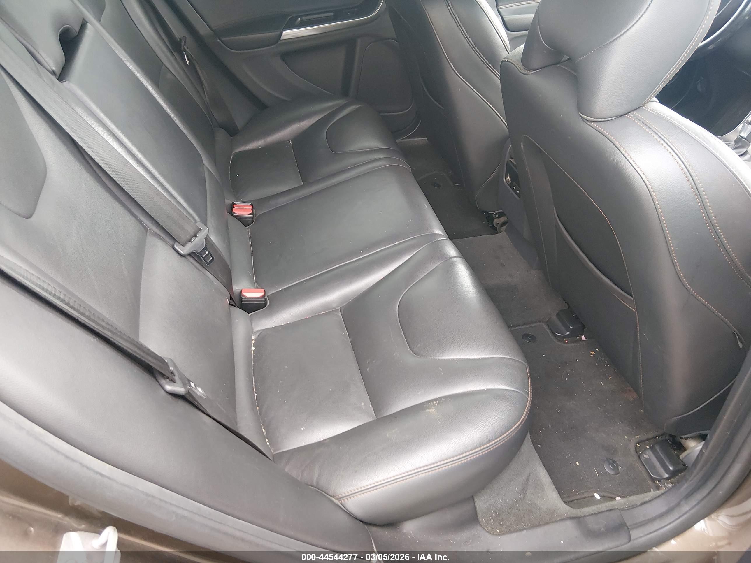 VOLVO V60 image 8