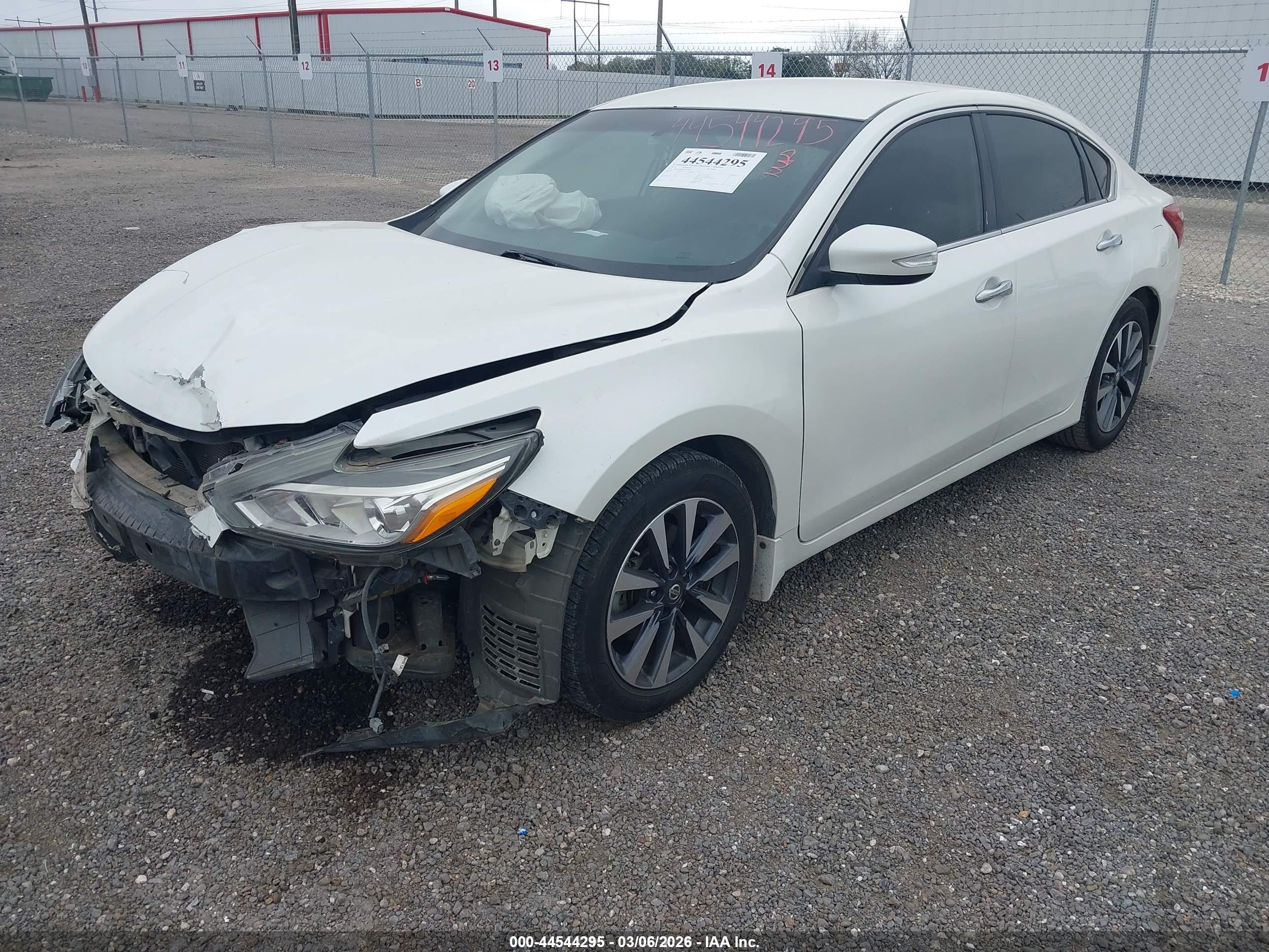 NISSAN ALTIMA image 2