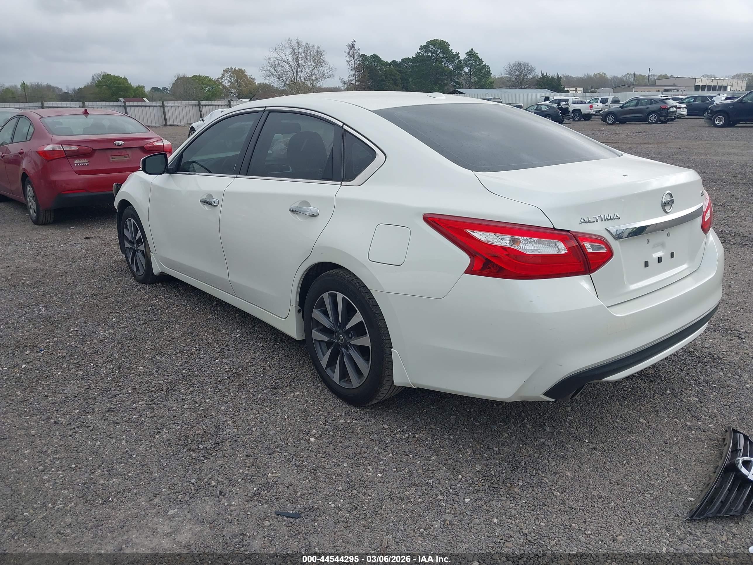 NISSAN ALTIMA image 3
