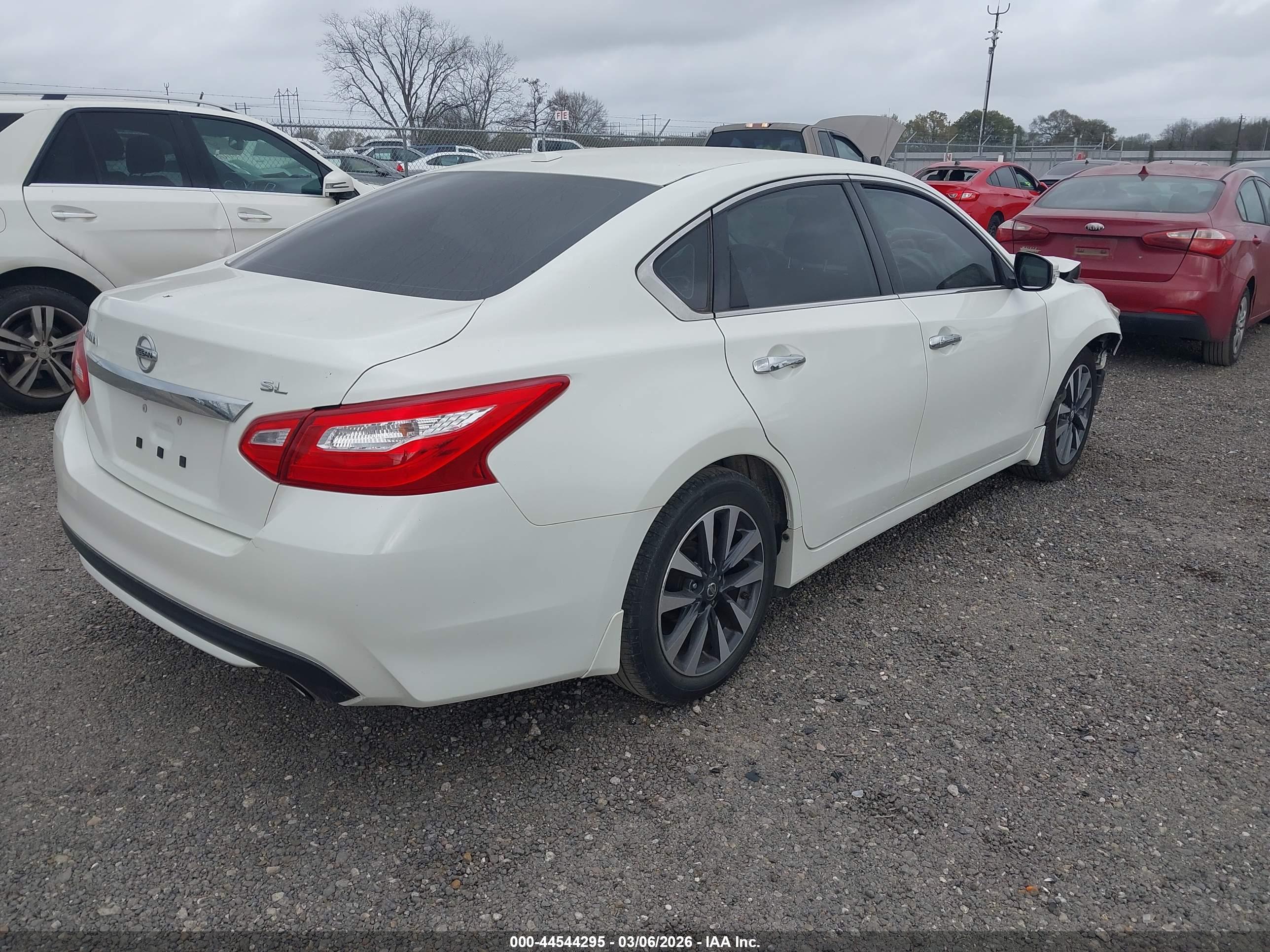 NISSAN ALTIMA image 4