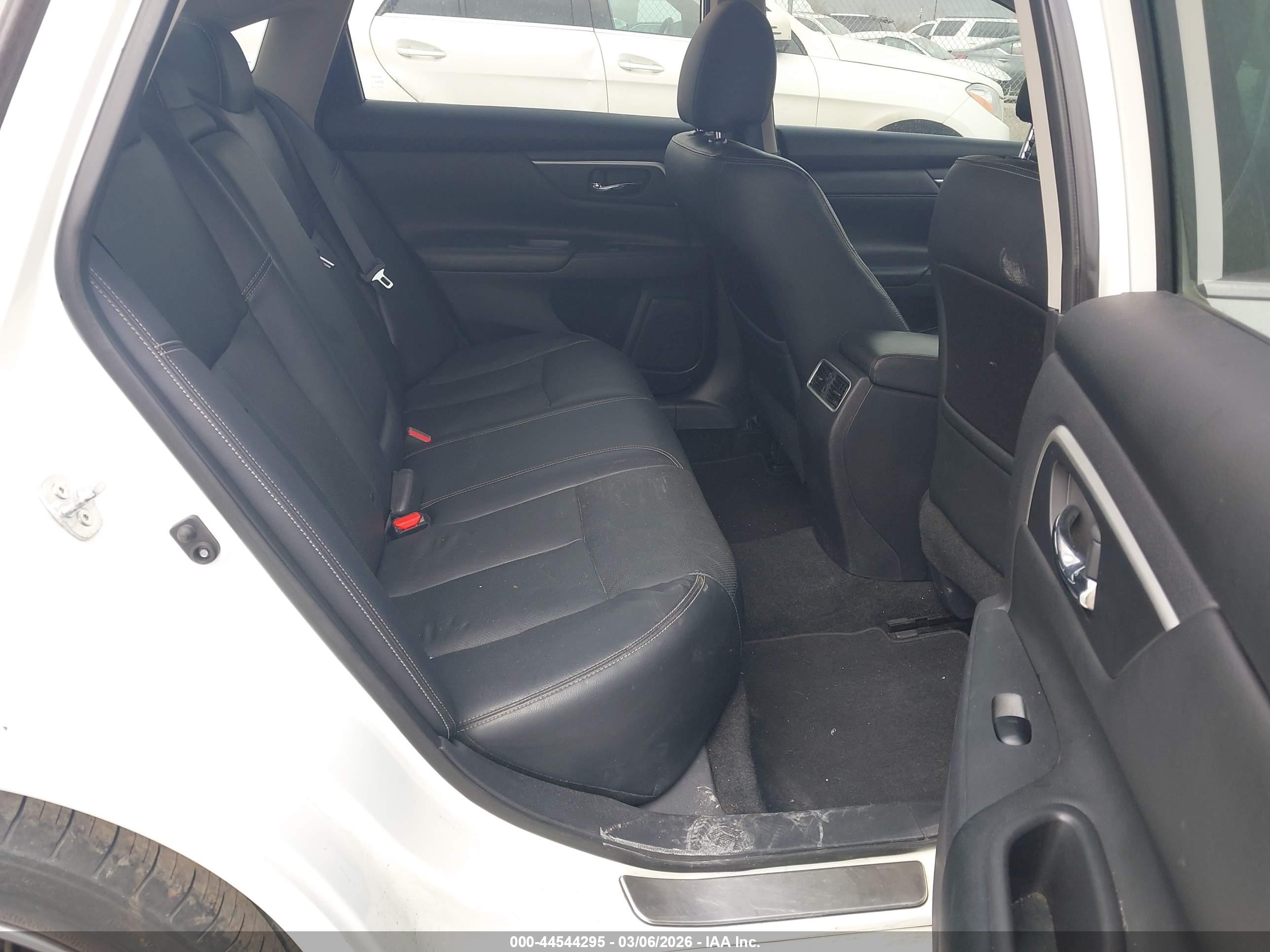 NISSAN ALTIMA image 8