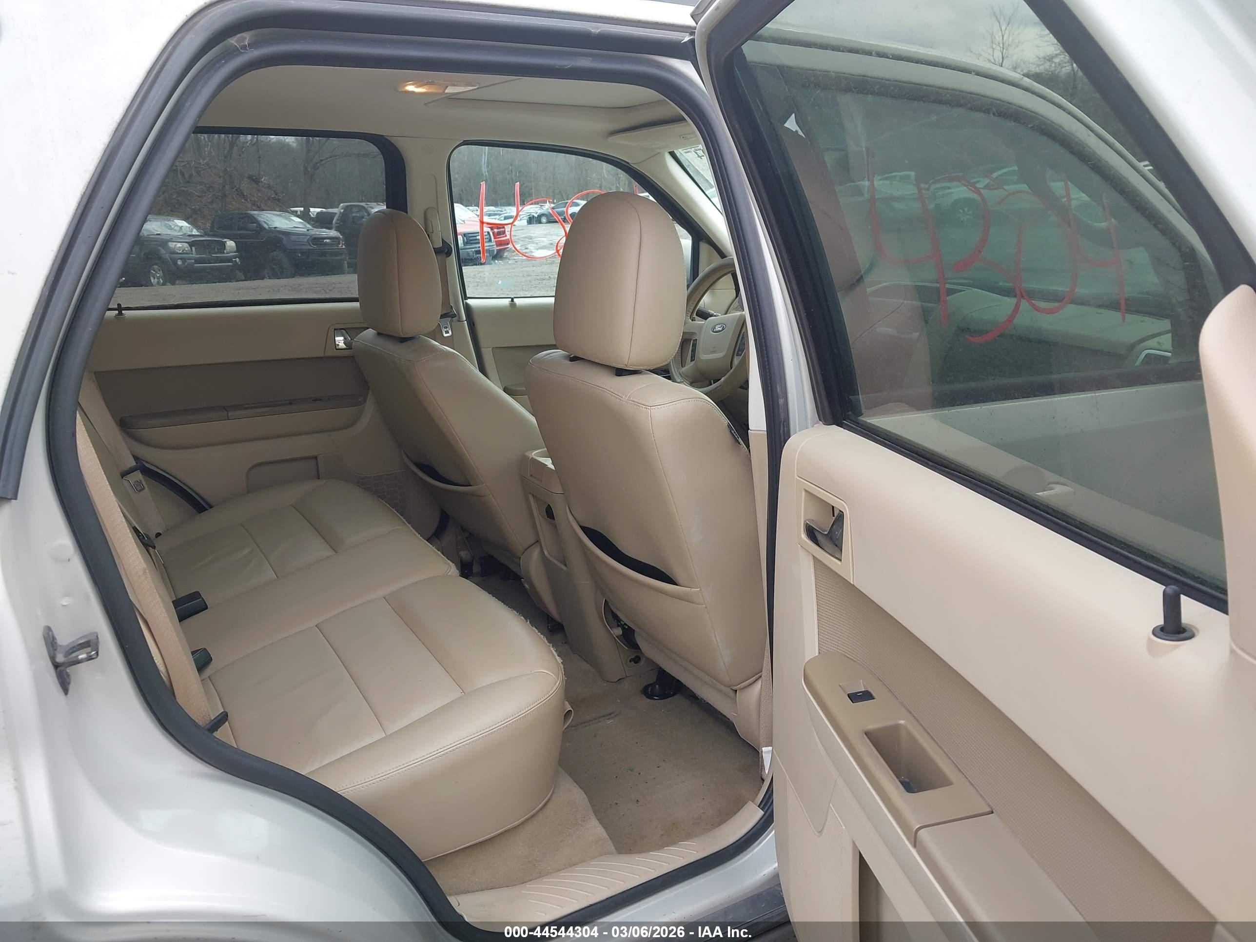 FORD ESCAPE image 8