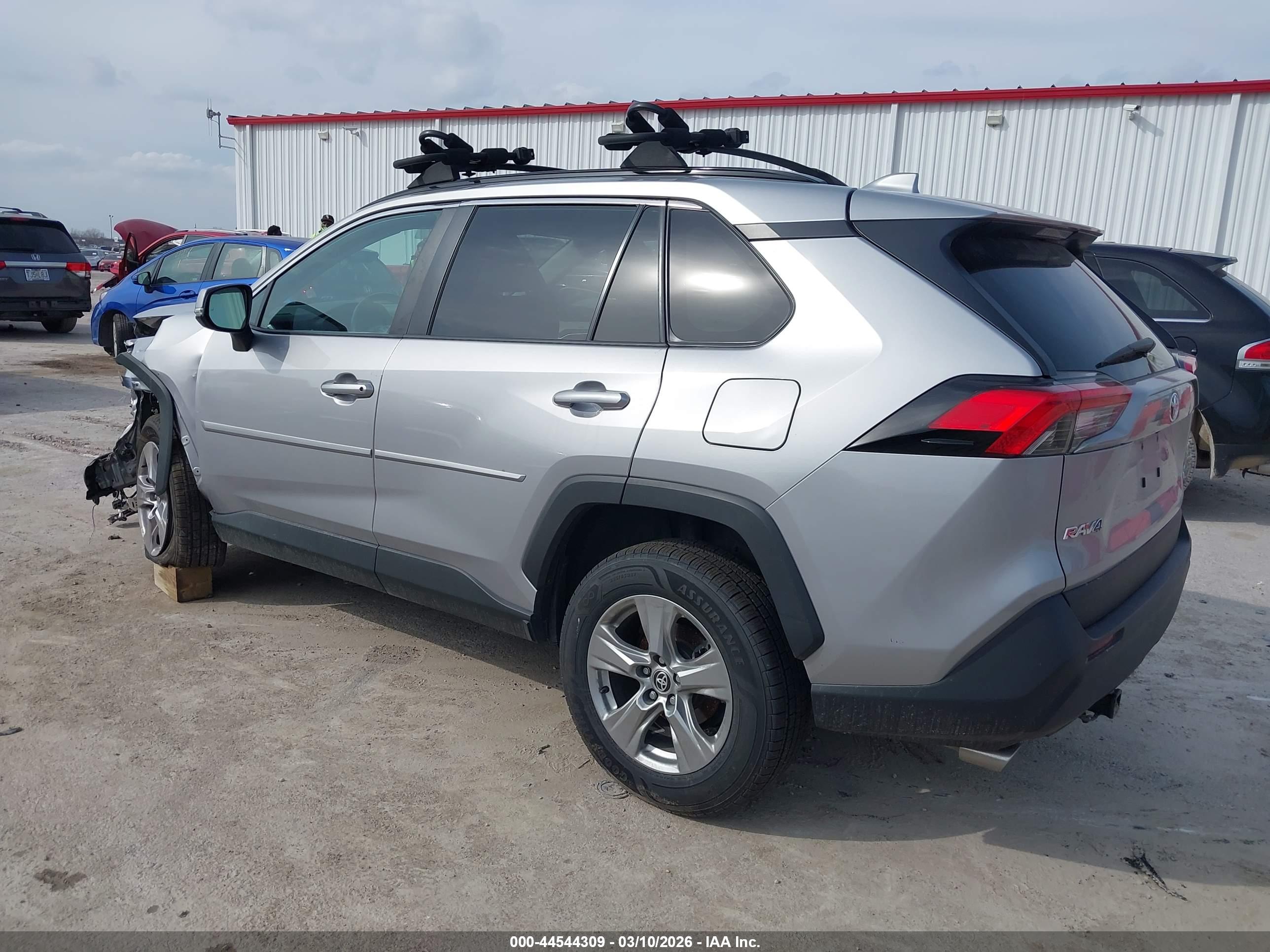TOYOTA RAV4 image 3