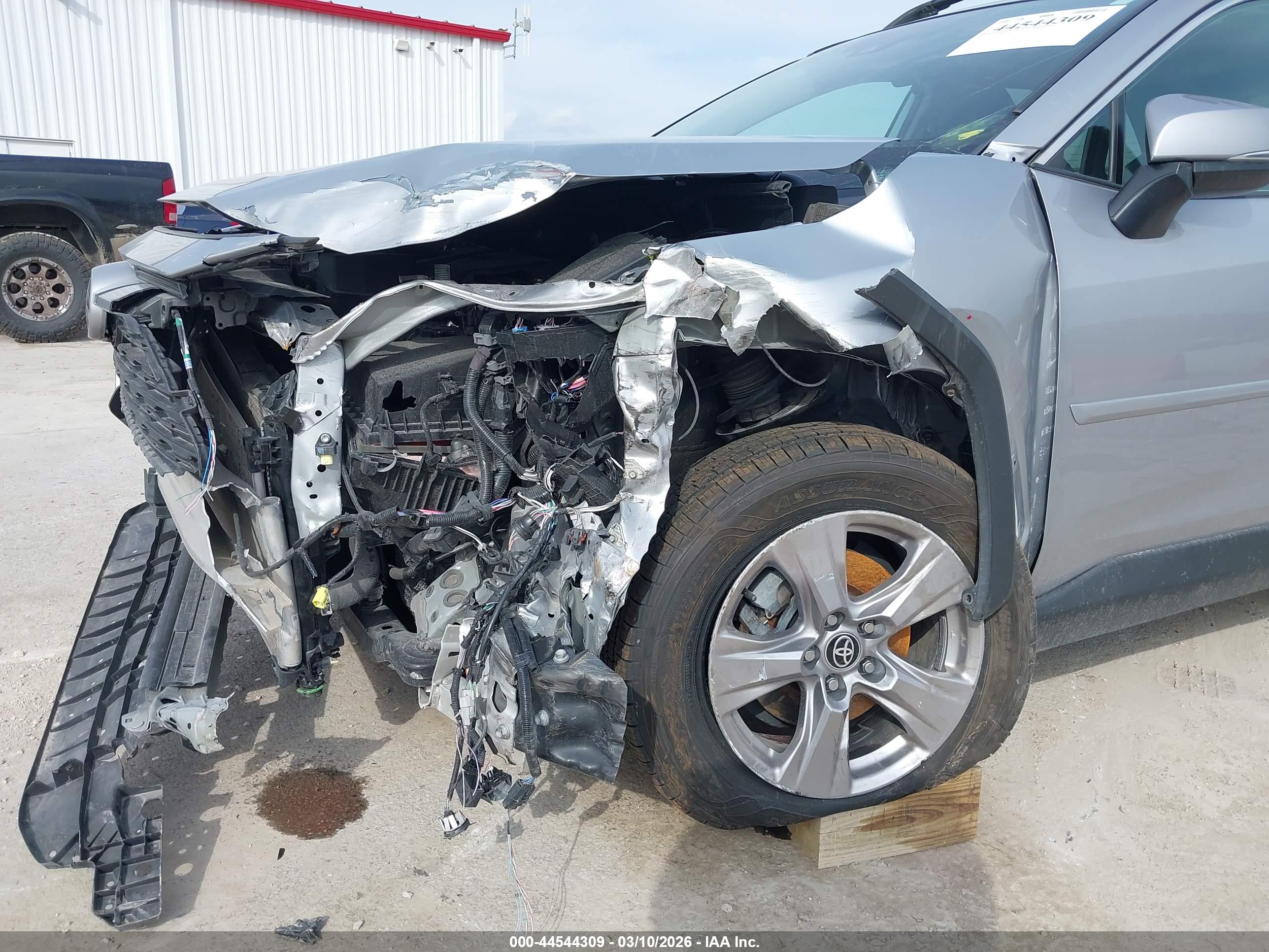 TOYOTA RAV4 image 6