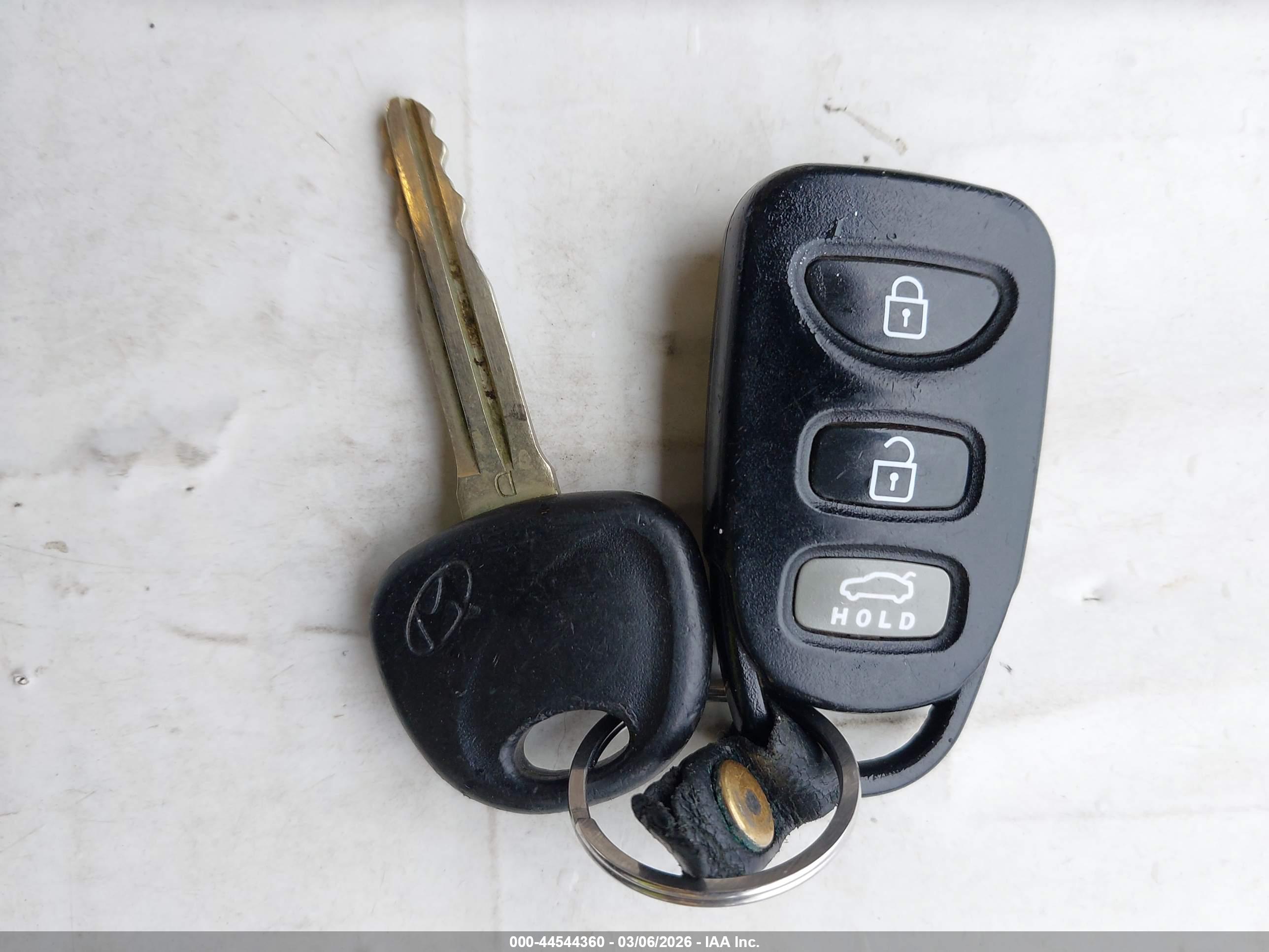 HYUNDAI ELANTRA image 11