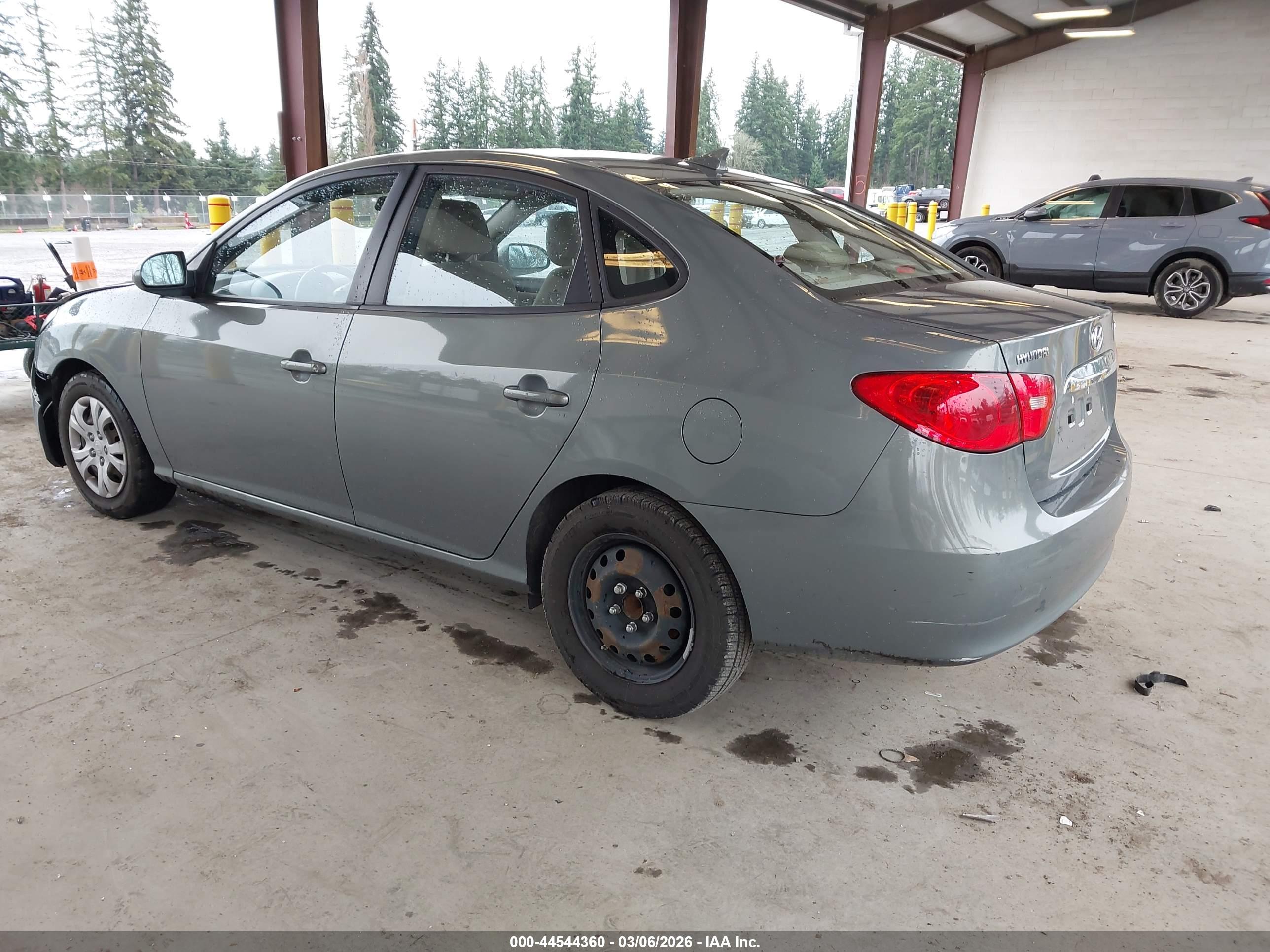 HYUNDAI ELANTRA image 3
