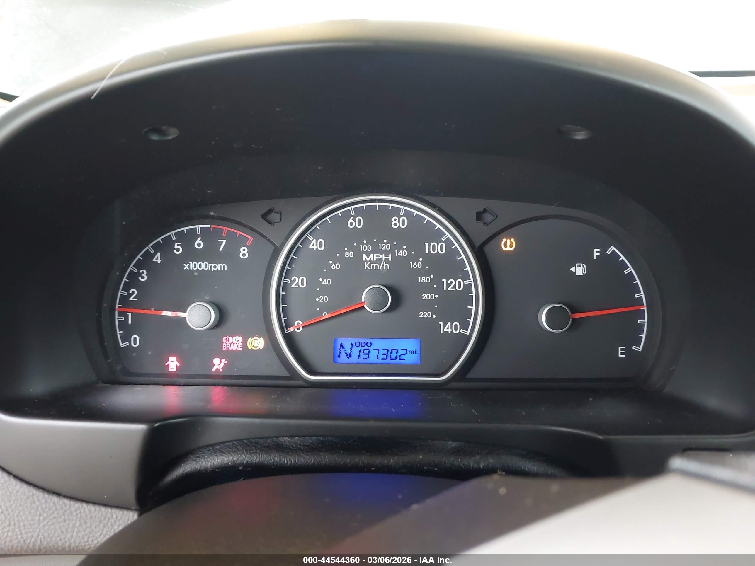 HYUNDAI ELANTRA image 7