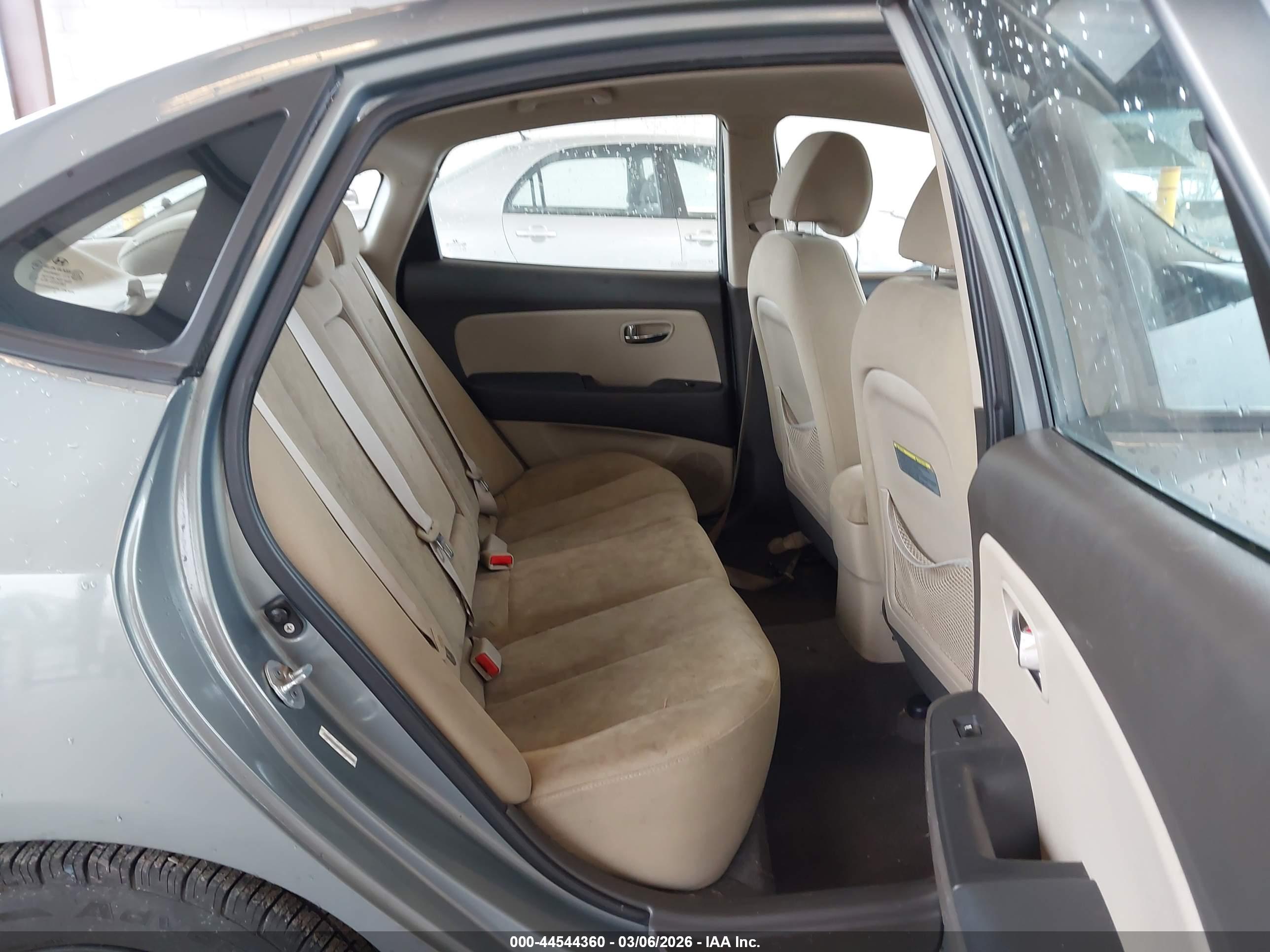 HYUNDAI ELANTRA image 8