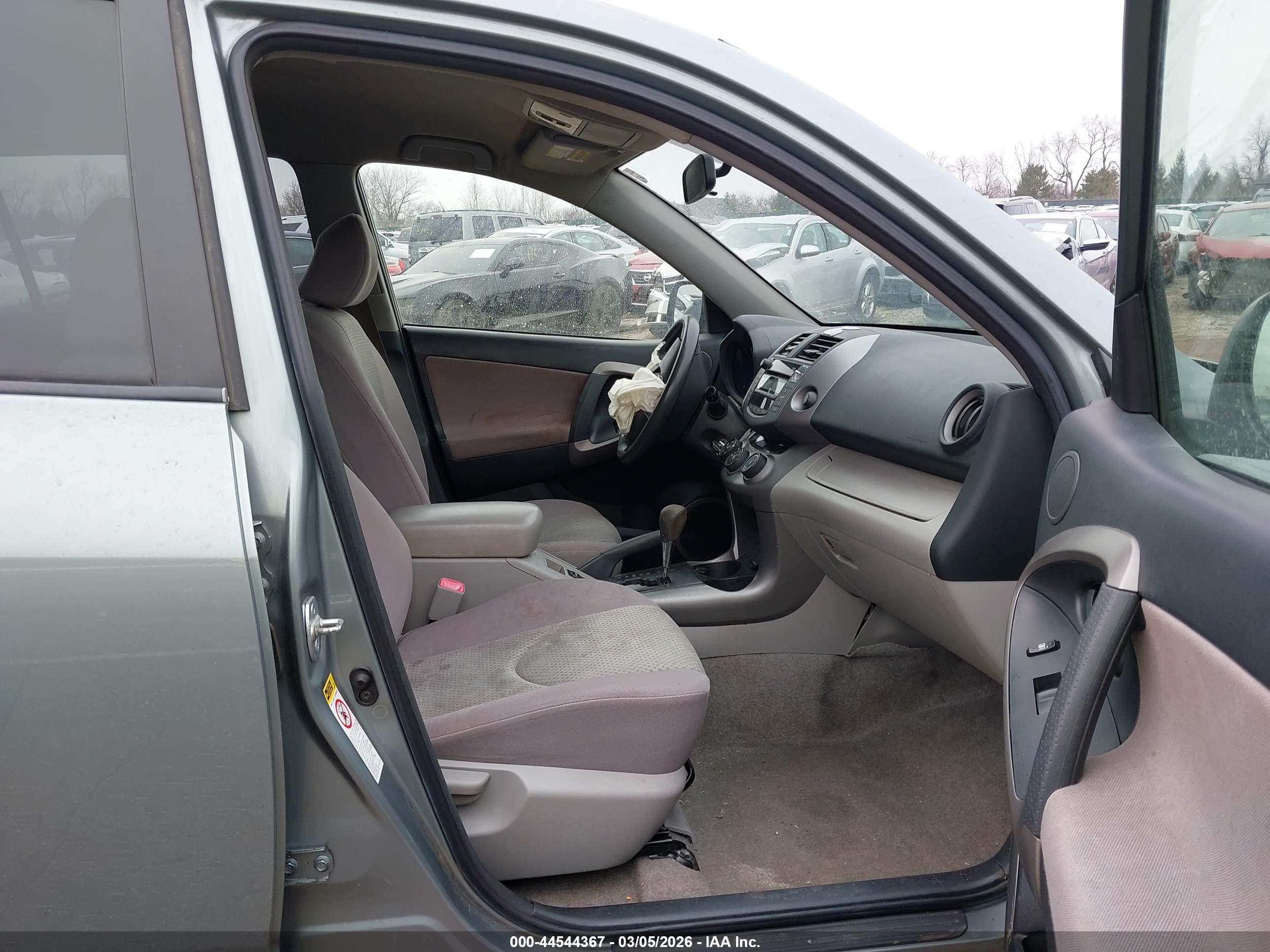 TOYOTA RAV4 image 5