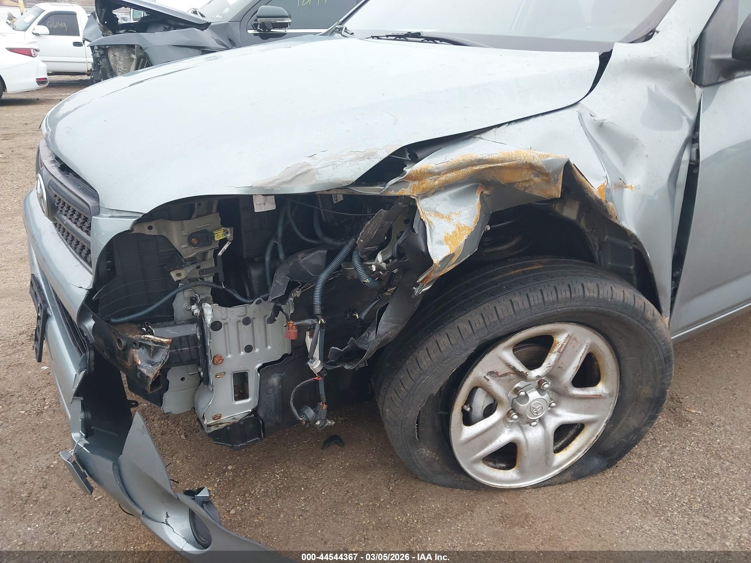 TOYOTA RAV4 image 6