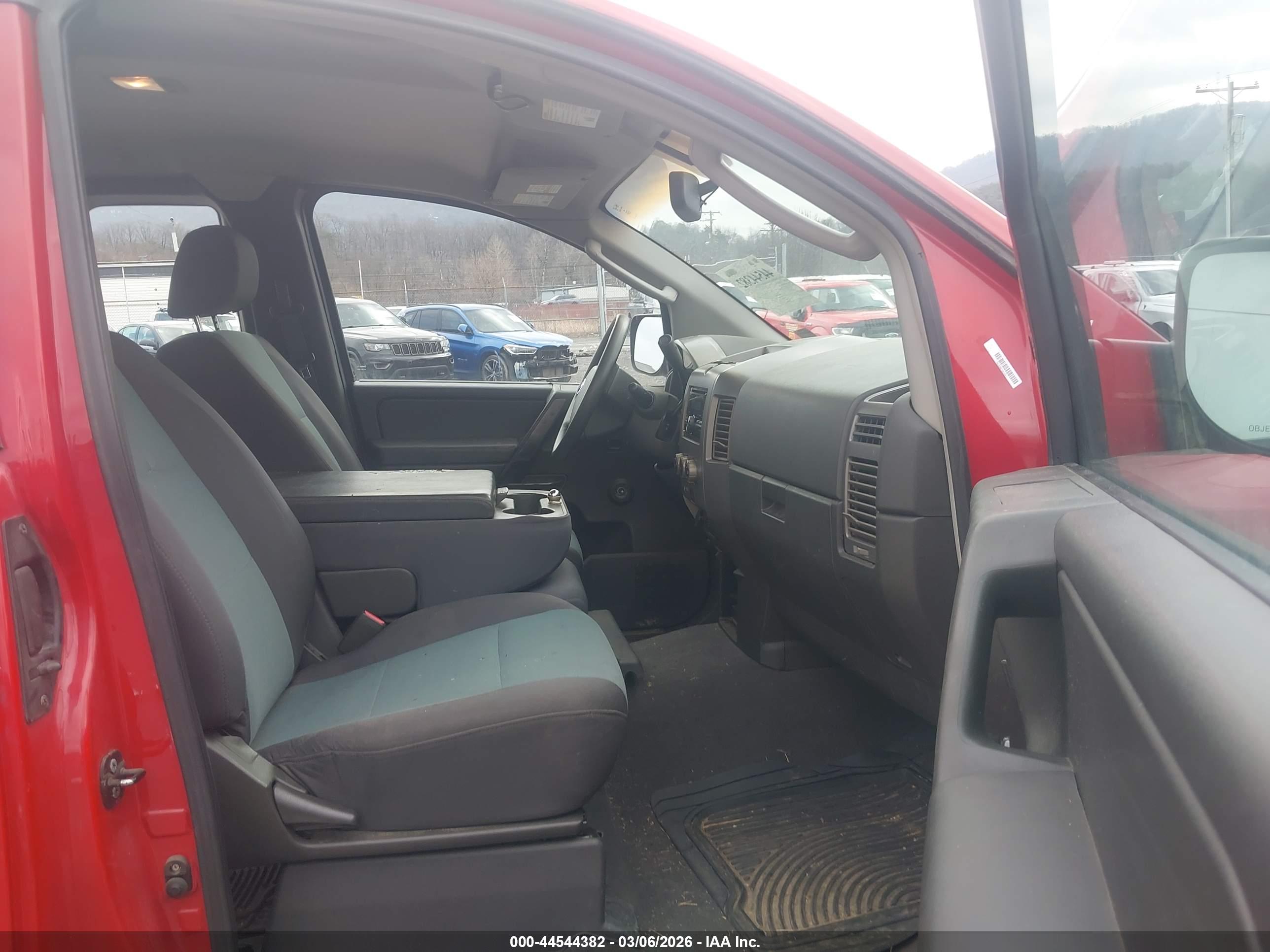 NISSAN TITAN image 5