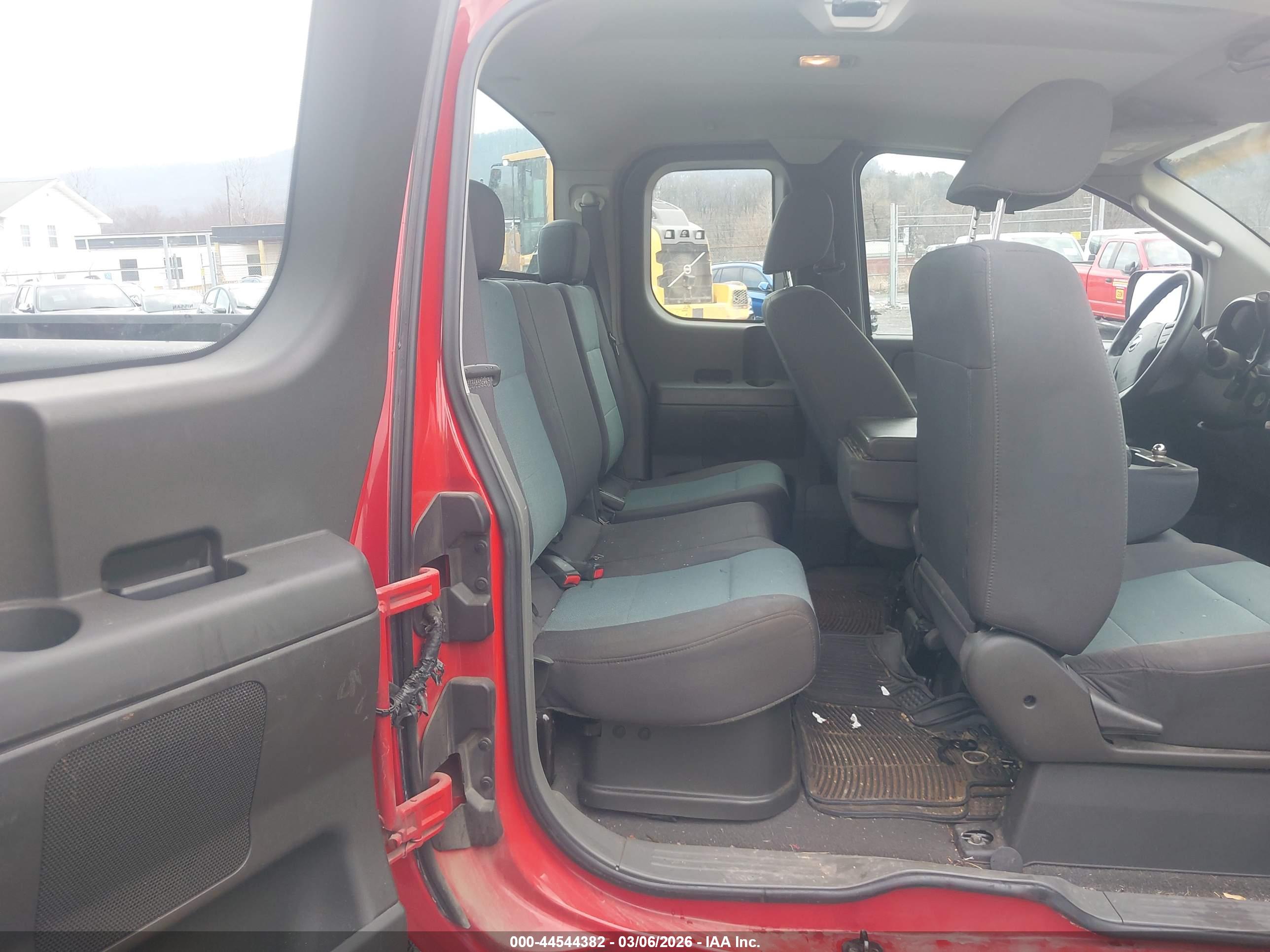 NISSAN TITAN image 8