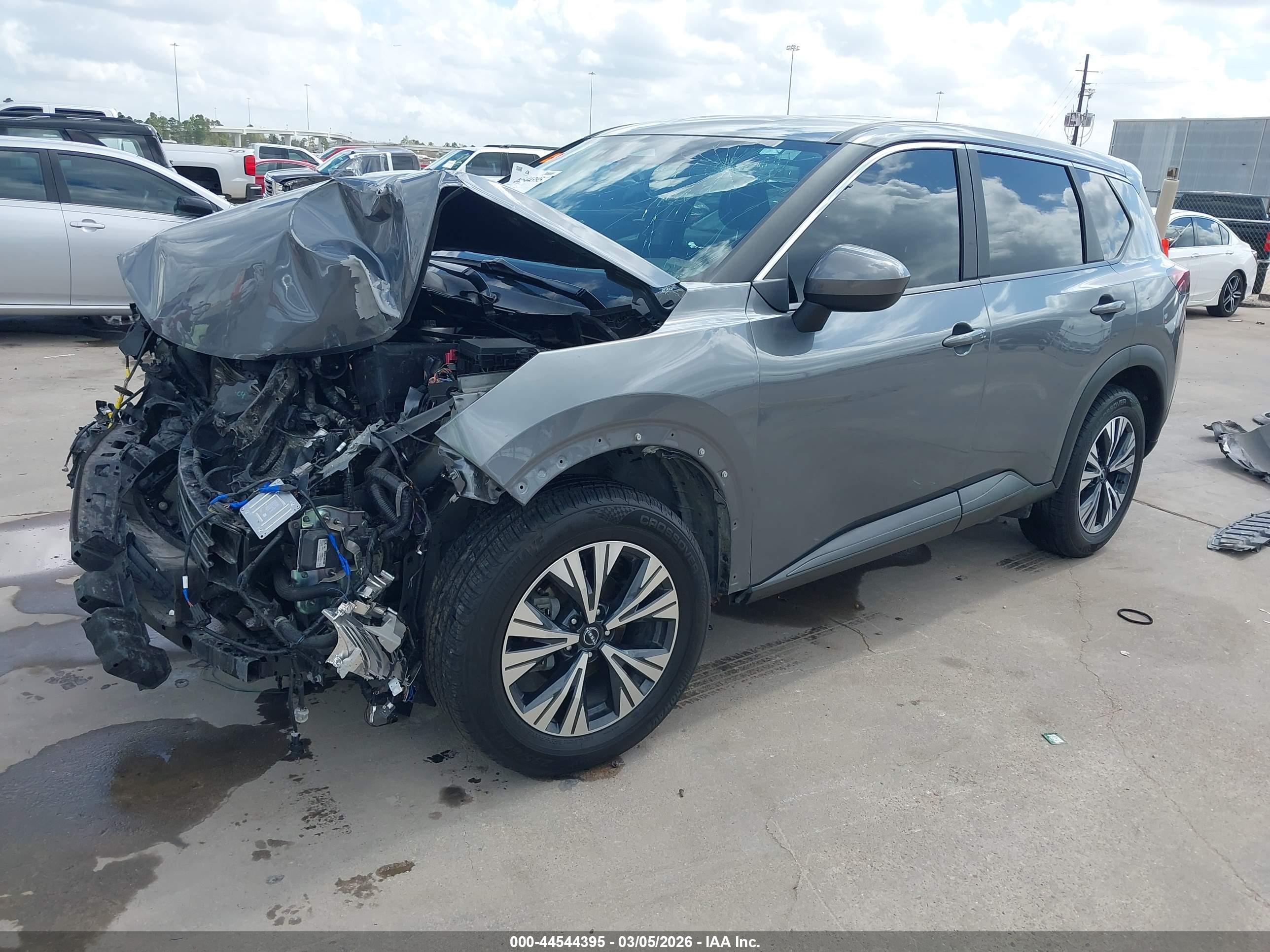 NISSAN ROGUE image 2