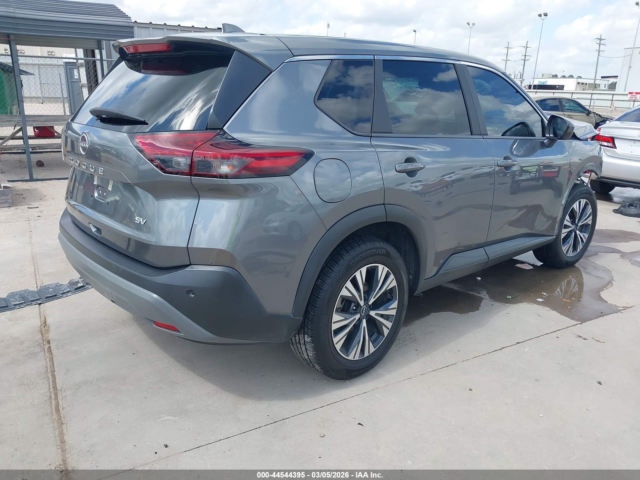 NISSAN ROGUE image 4