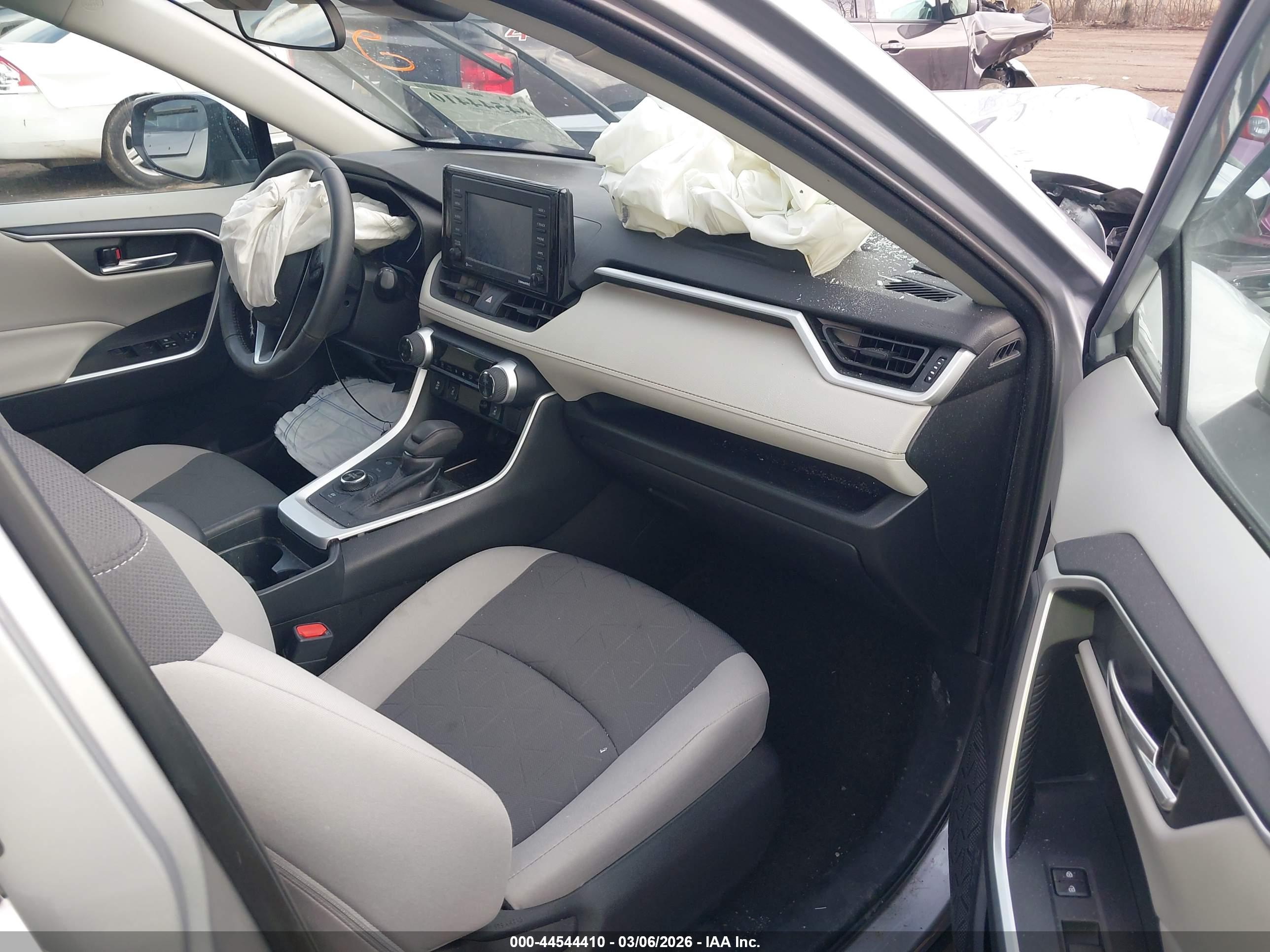 TOYOTA RAV4 image 5