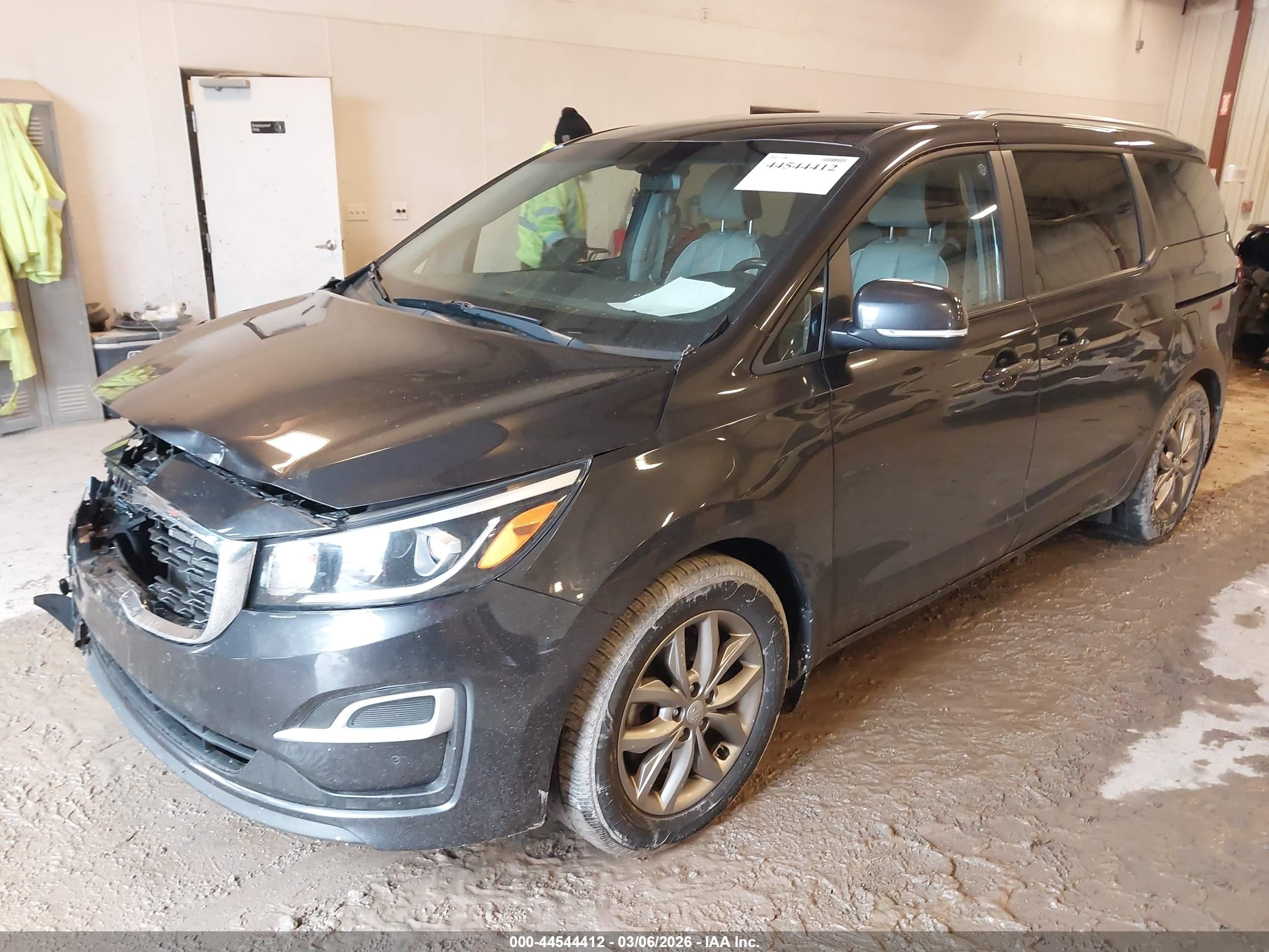 KIA SEDONA image 2