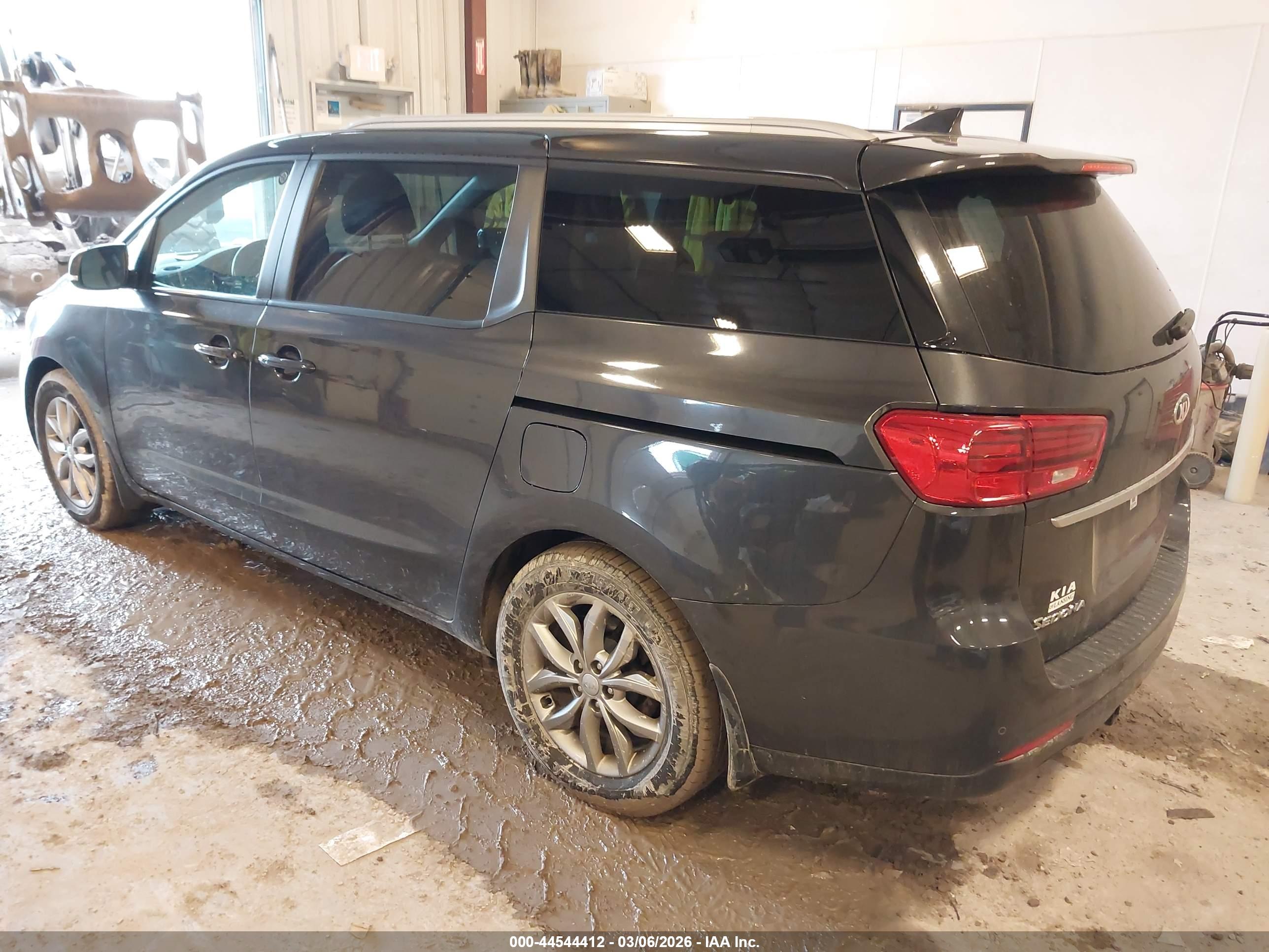 KIA SEDONA image 3
