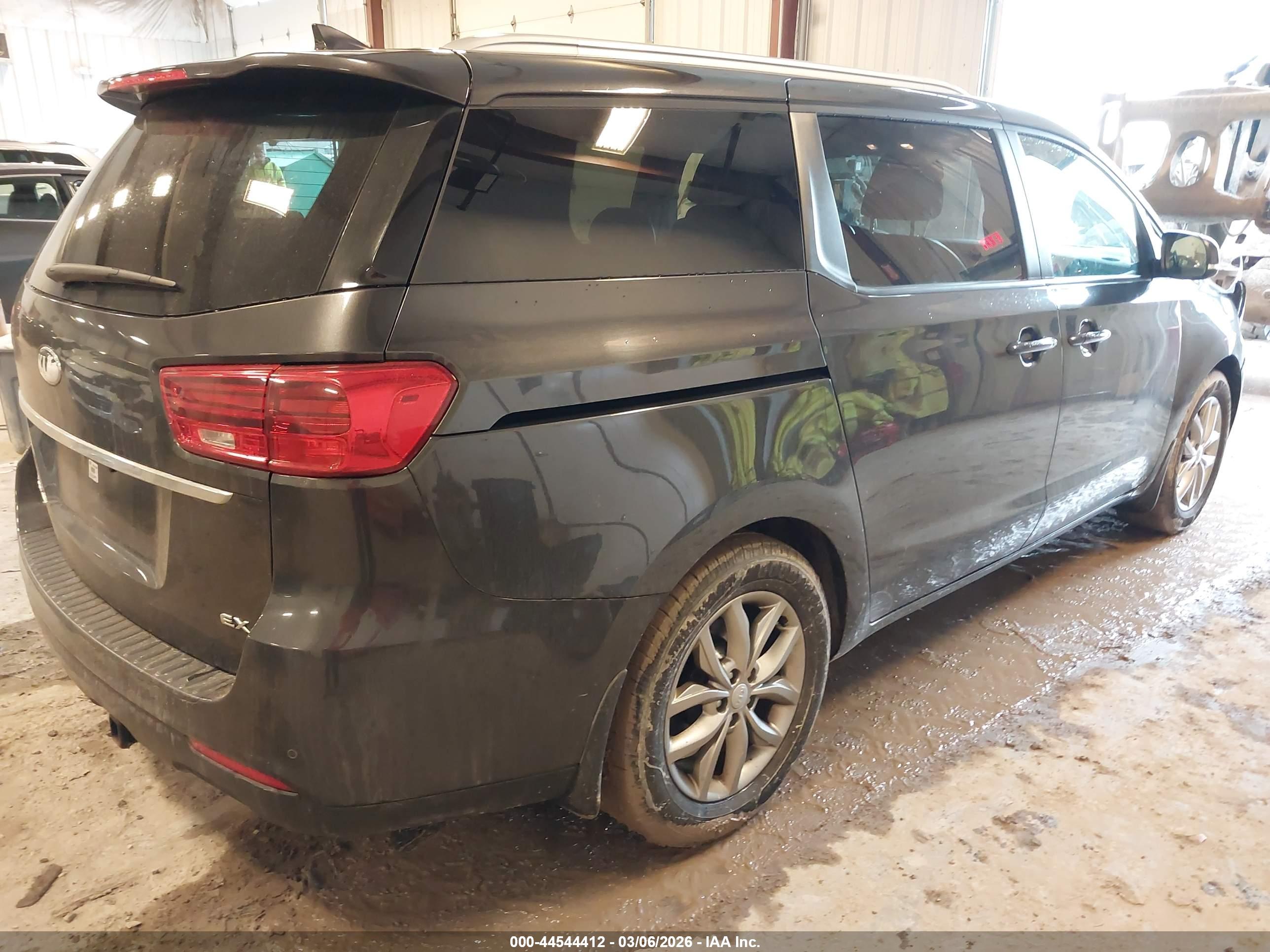 KIA SEDONA image 4