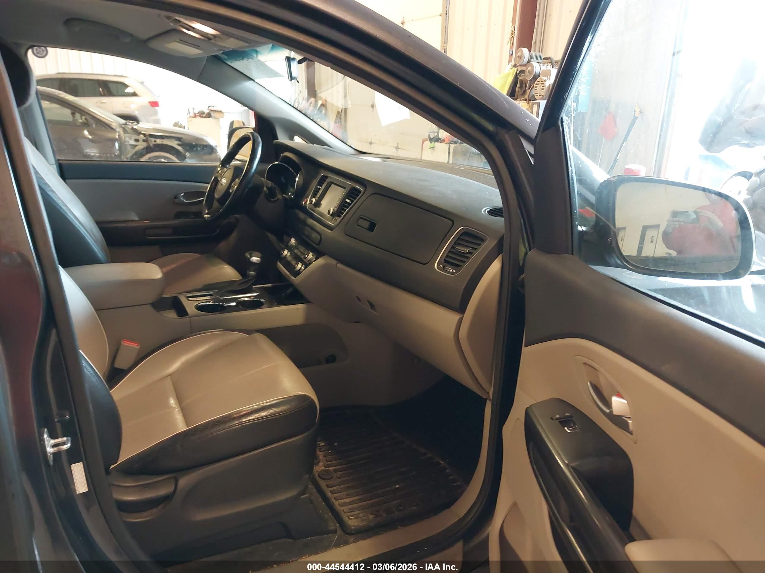 KIA SEDONA image 5