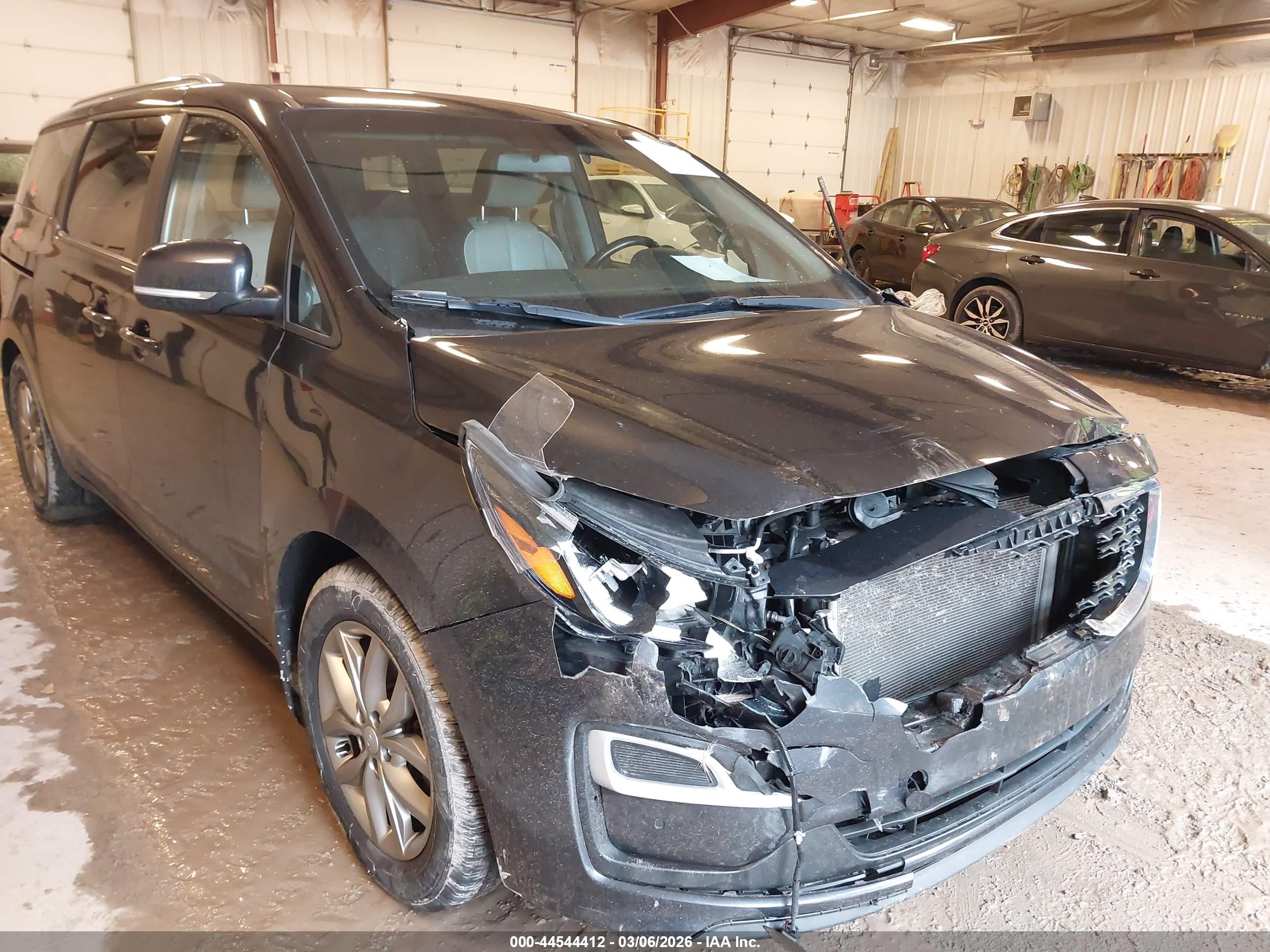KIA SEDONA image 6