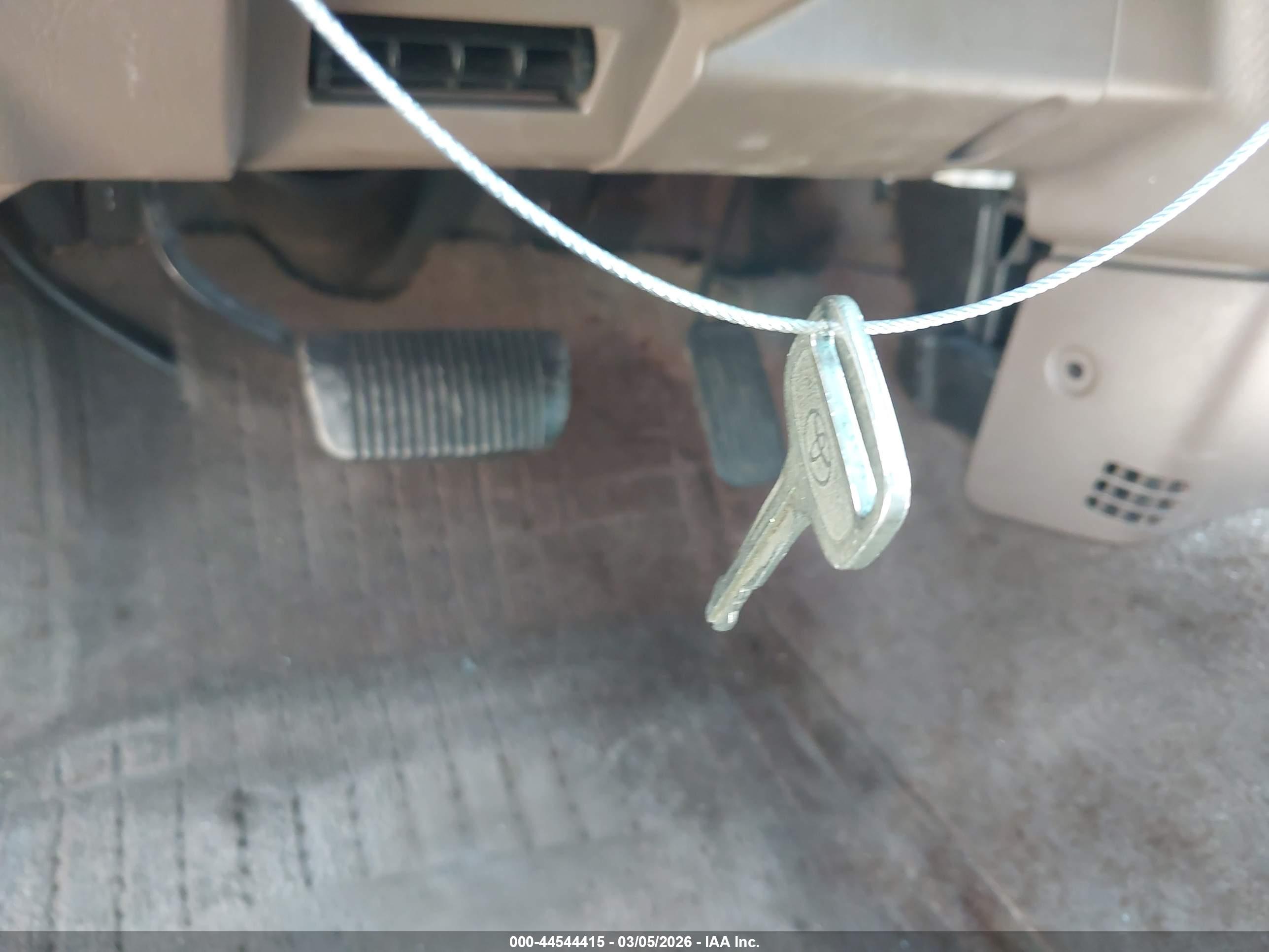 TOYOTA TUNDRA image 11