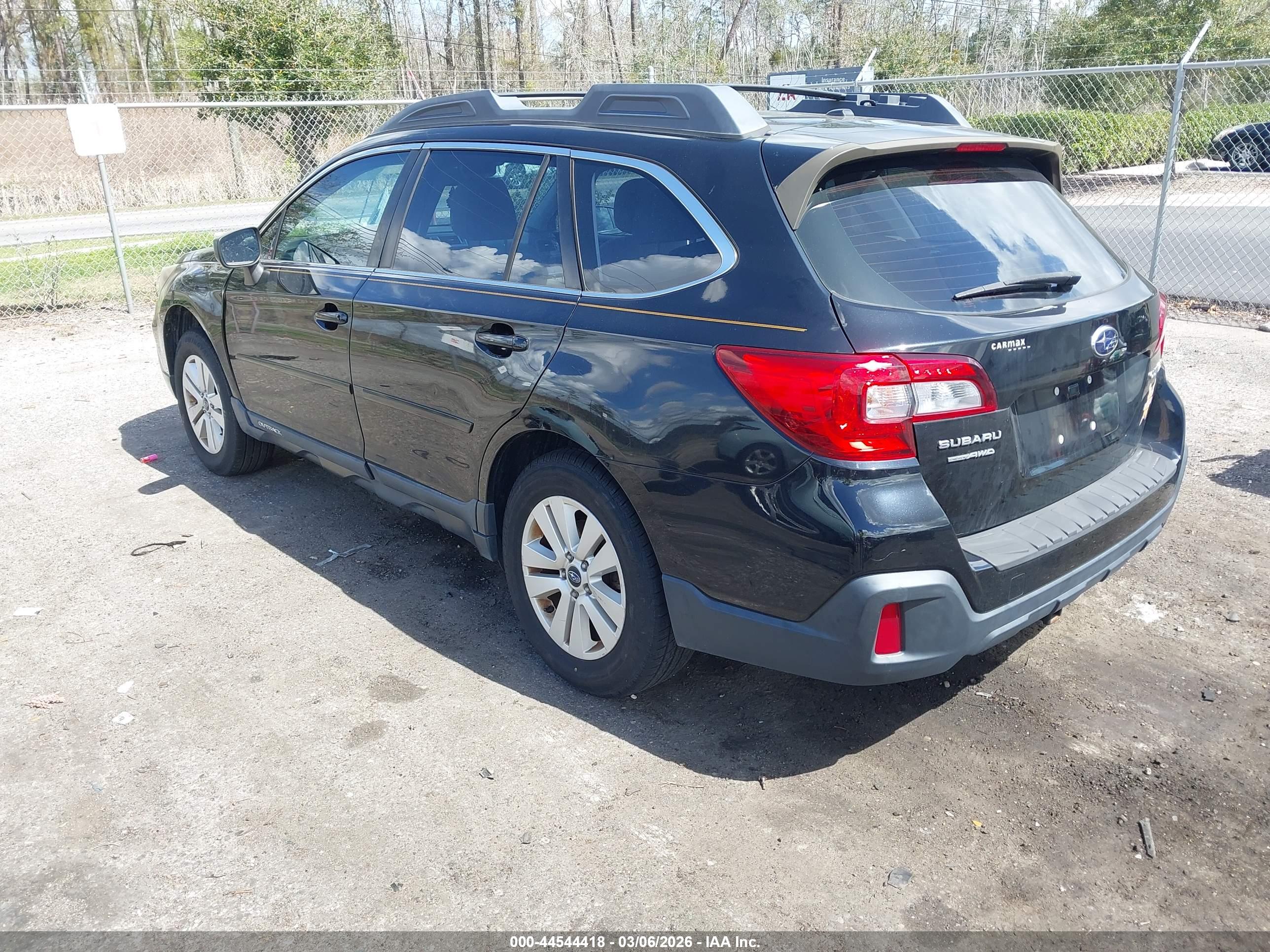 SUBARU OUTBACK image 3