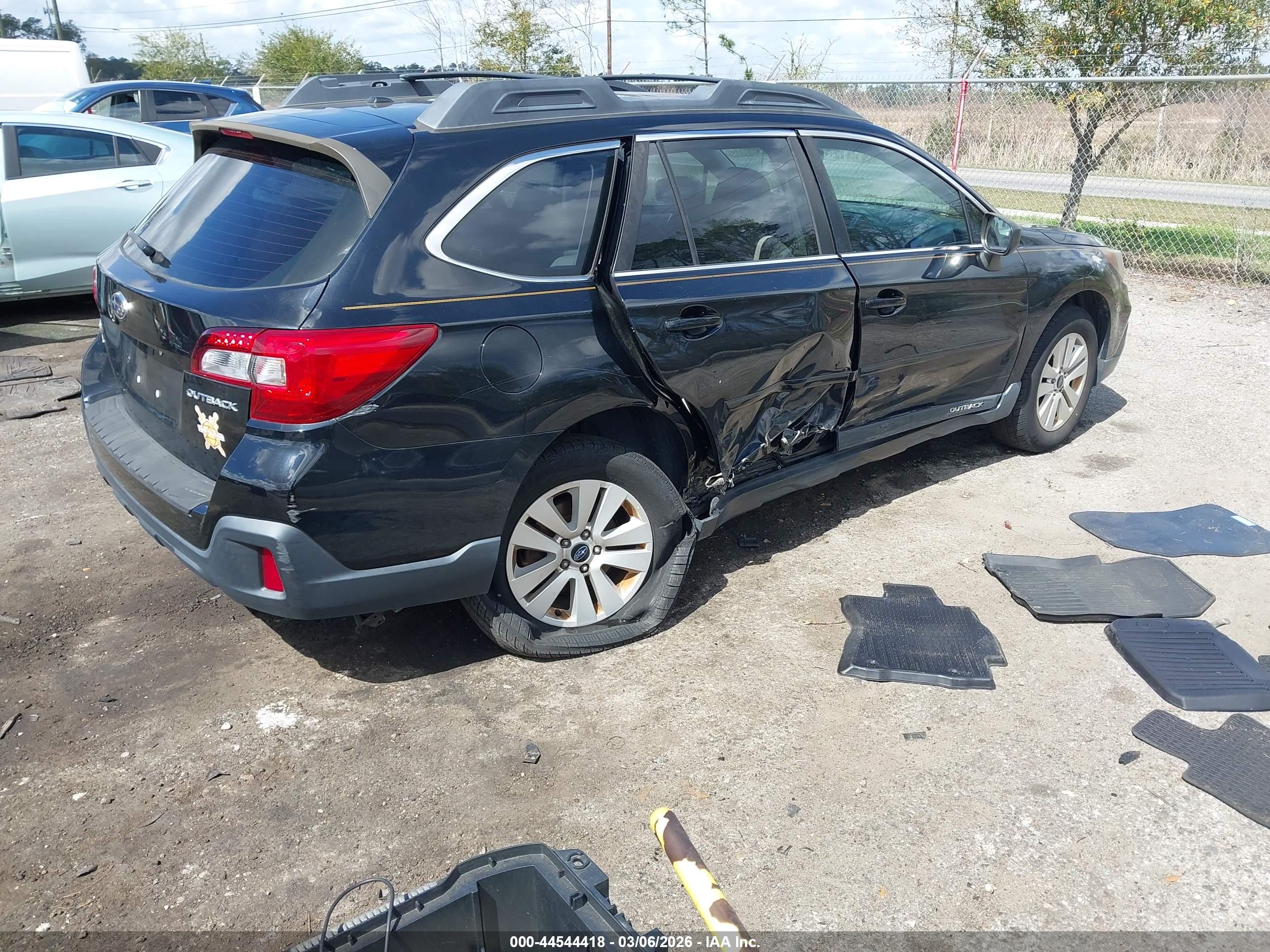 SUBARU OUTBACK image 4